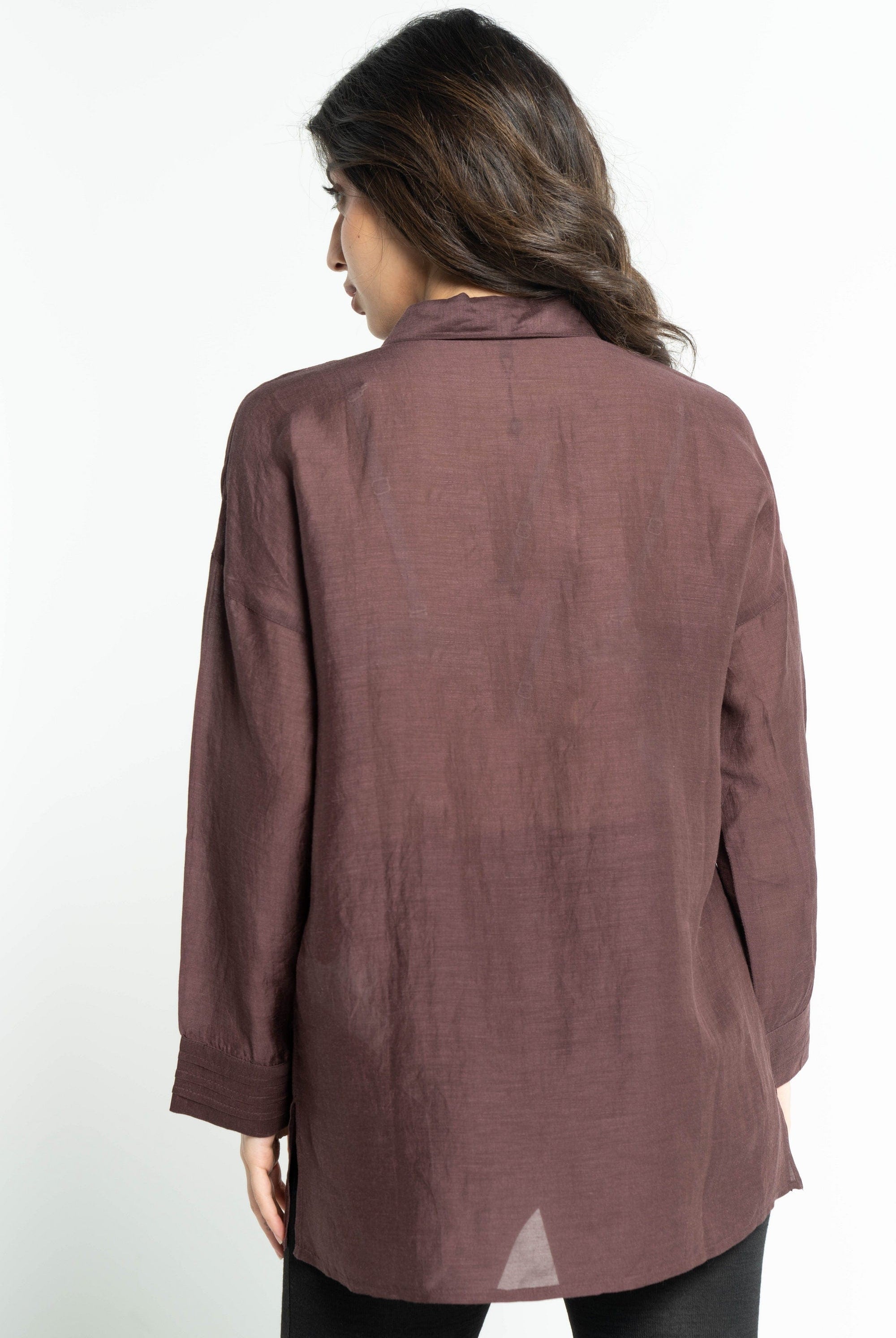 داليدرس بلوزة نسائية بأزرار أمامية بتطريز على الصدر أحمر داكن