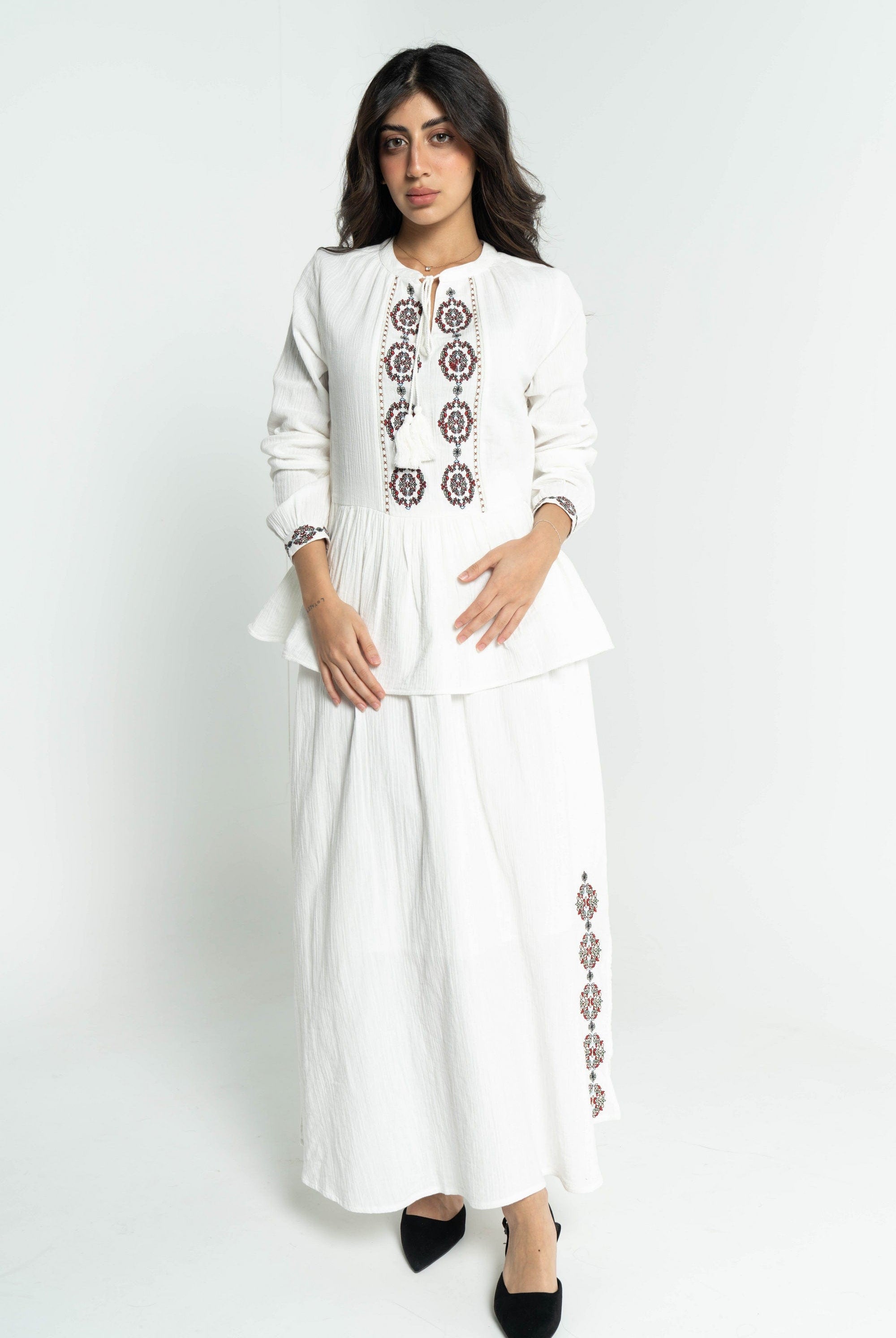 داليدرس تنورة نسائية مطرزة أوف وايت