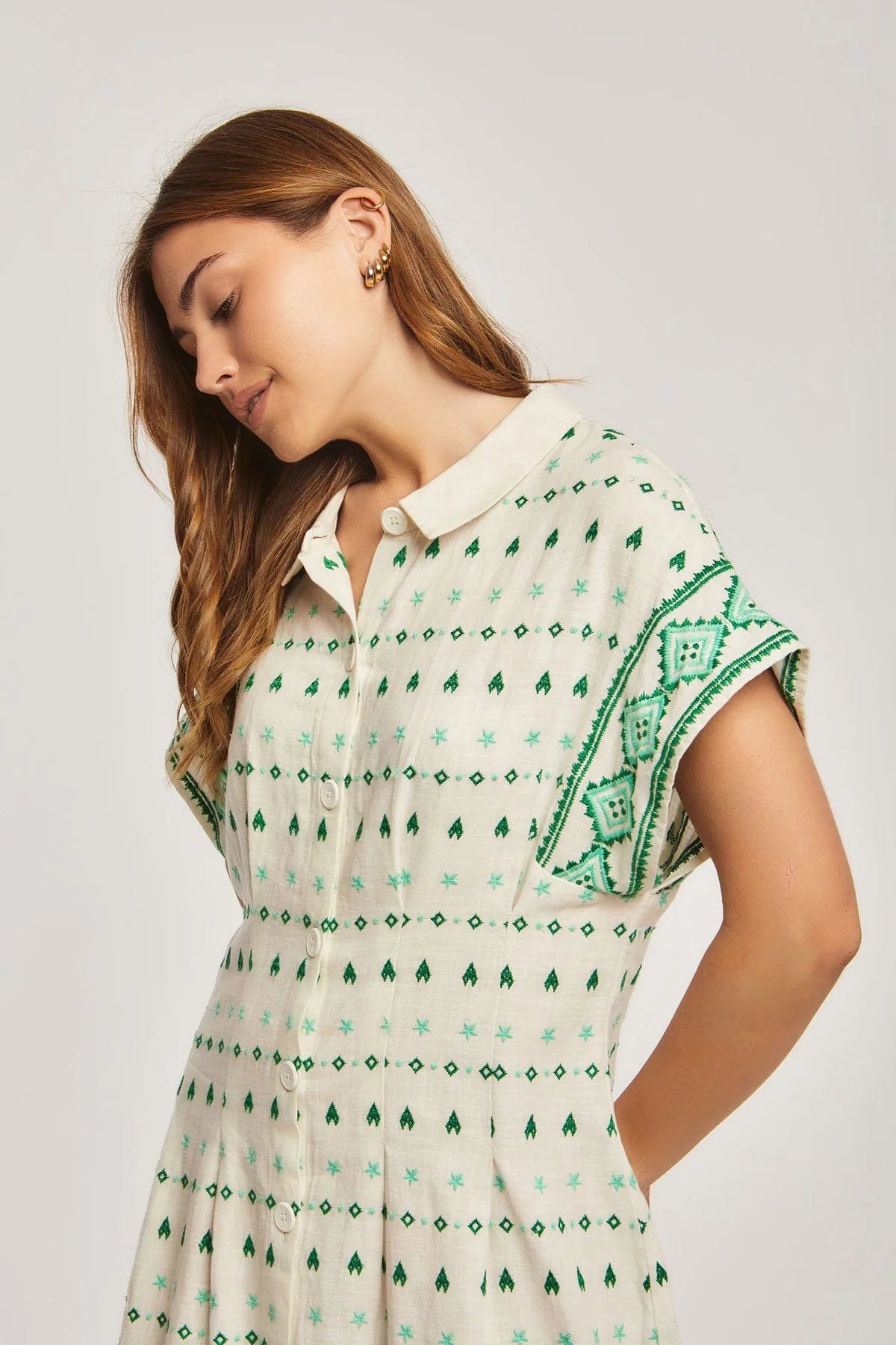 داليدرس فستان نسائي منقوش بأزرار أمامية أخضر