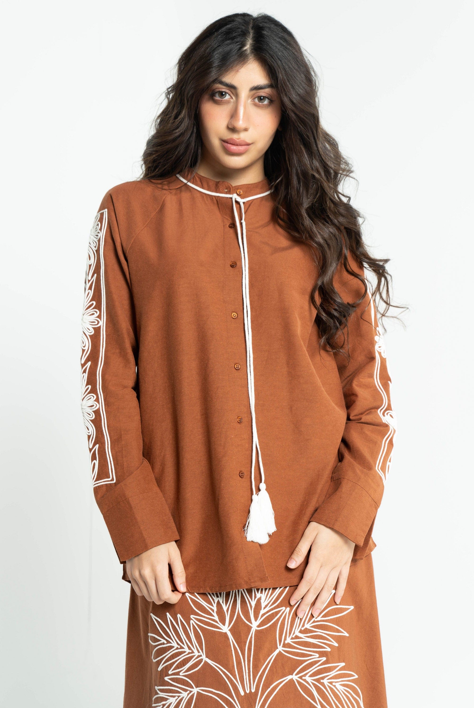 داليدرس سترة نسائية بتطريز على الأكمام كراميل