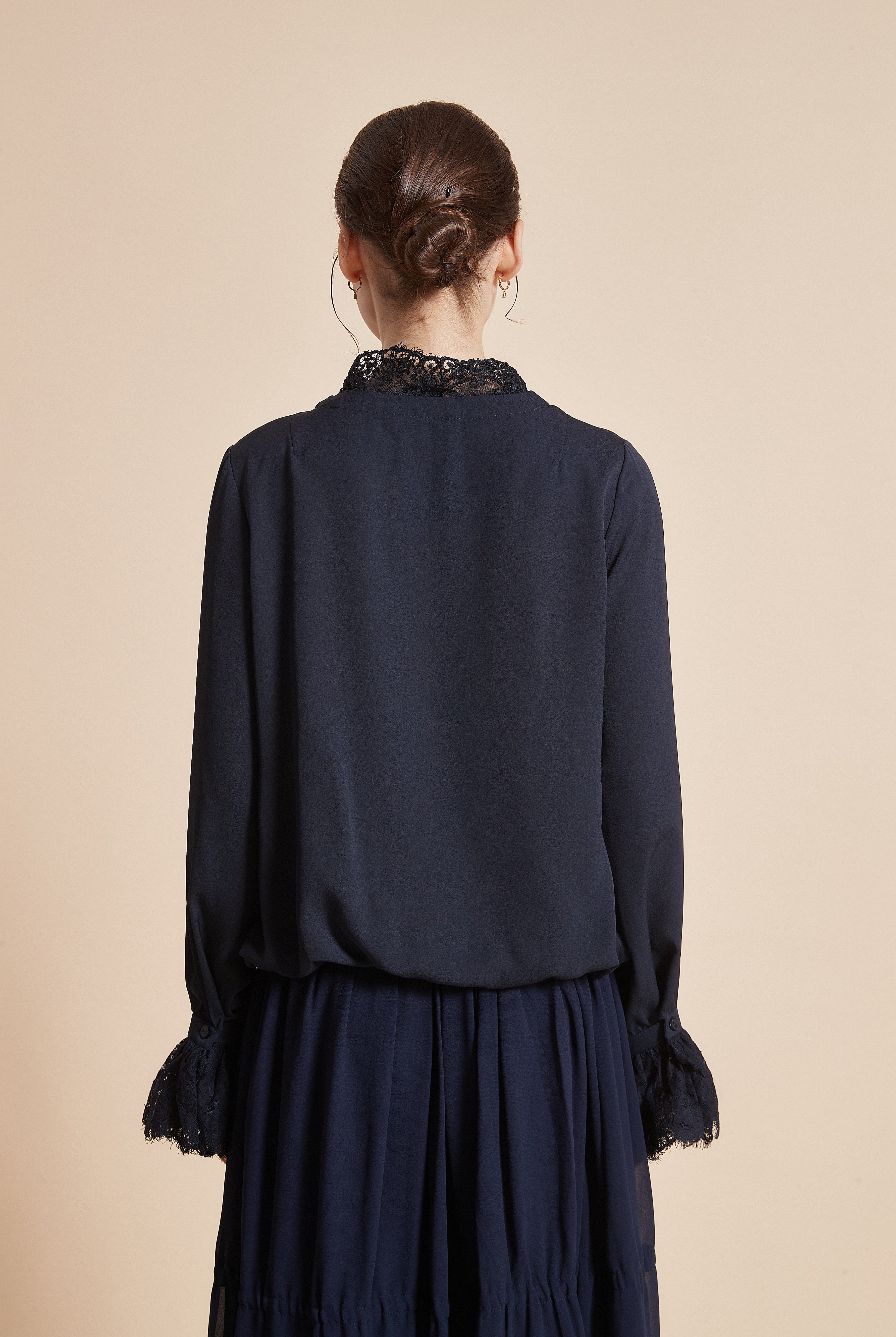 يولا بلوزة نسائية سادة بكم طويل وتفاصيل دانتيل