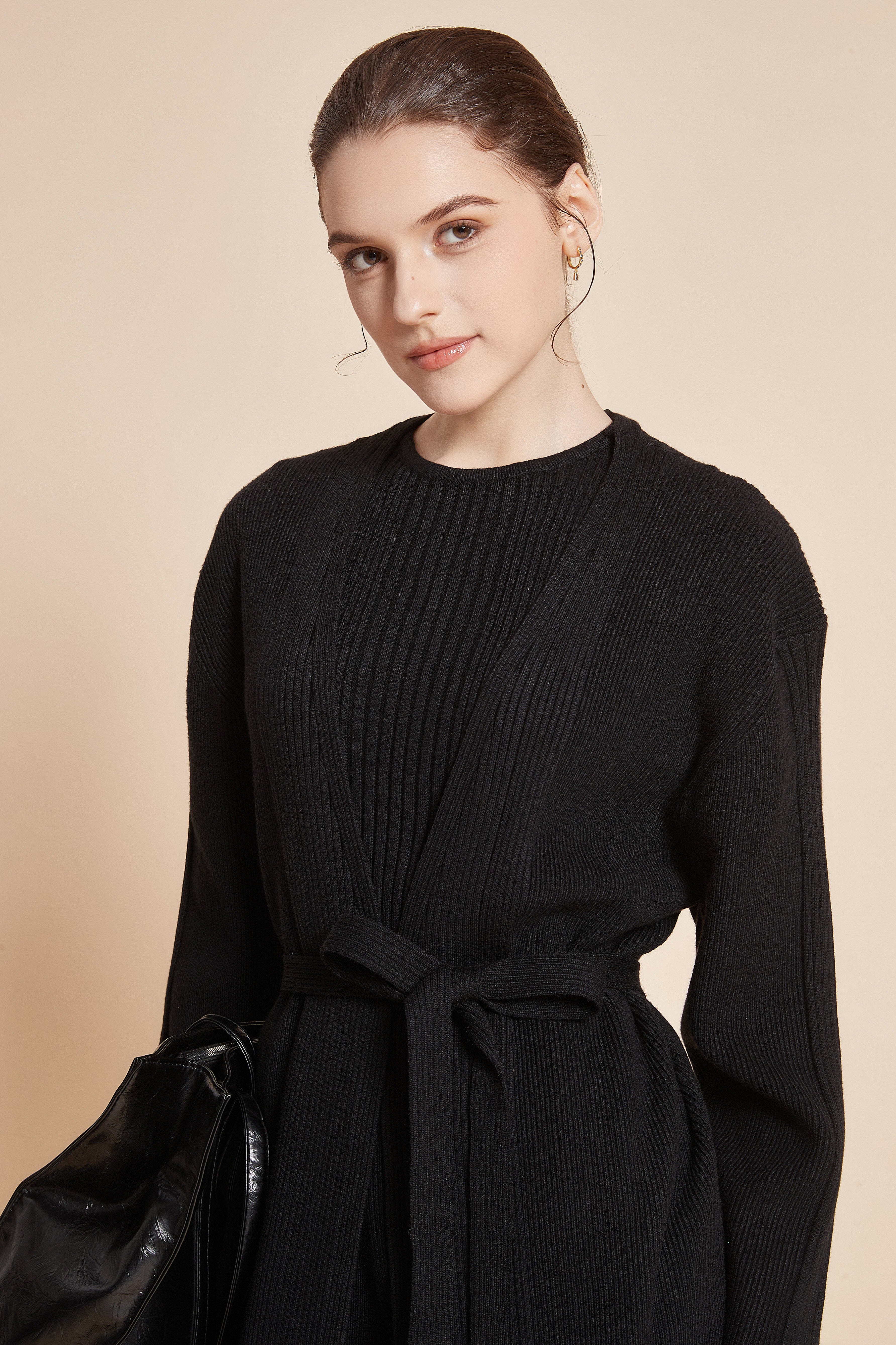 يولا بلوزة نسائية سادة كم قصير