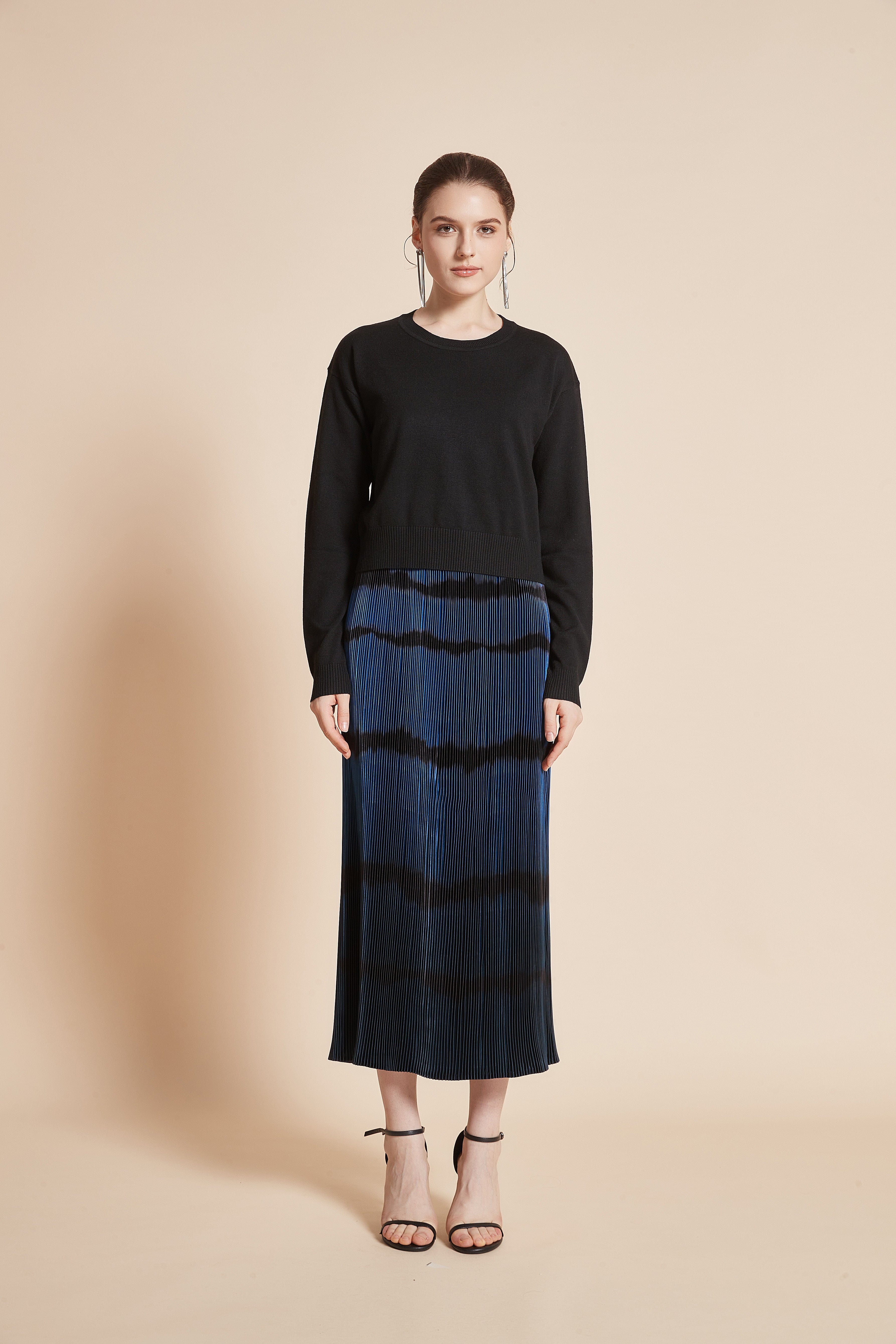 يولا بلوزة نسائية سادة برقبة دائرية وكم طويل