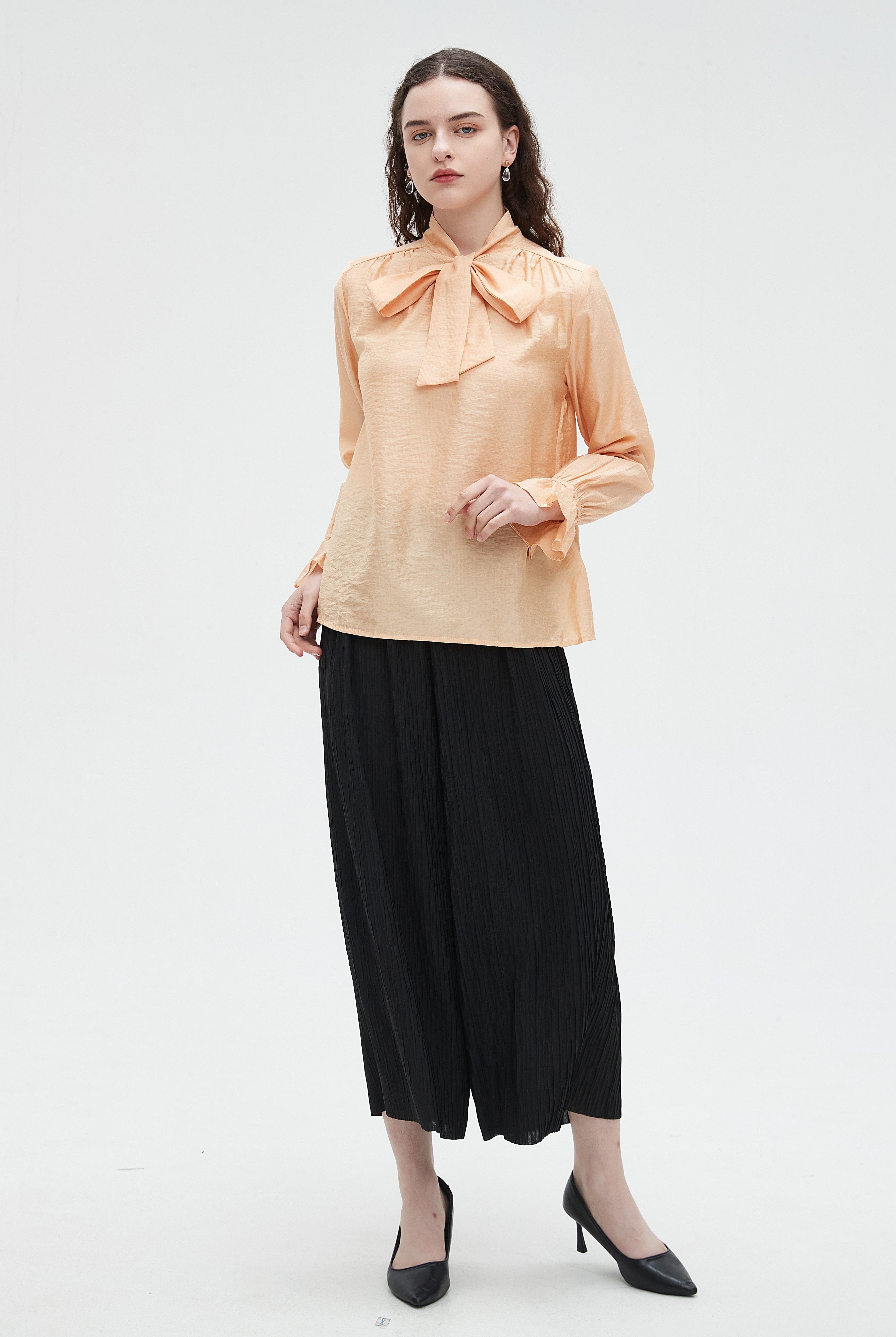 نتشي بلوزة نسائي بكم منقوش وفيونكه عالرقية