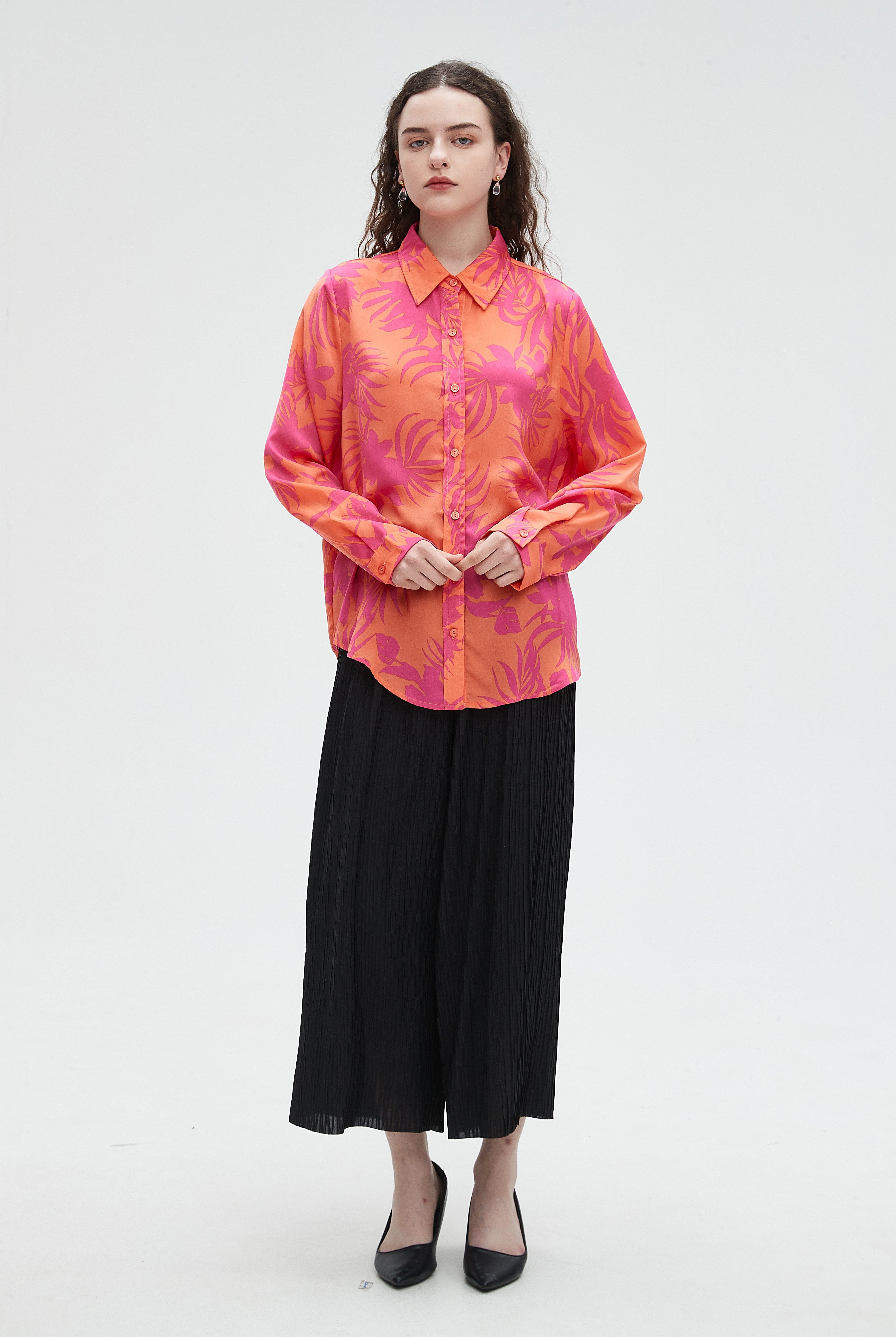 نتشي بلوزة نسائي بكم وياقة منقوشة بنقشة أزهار