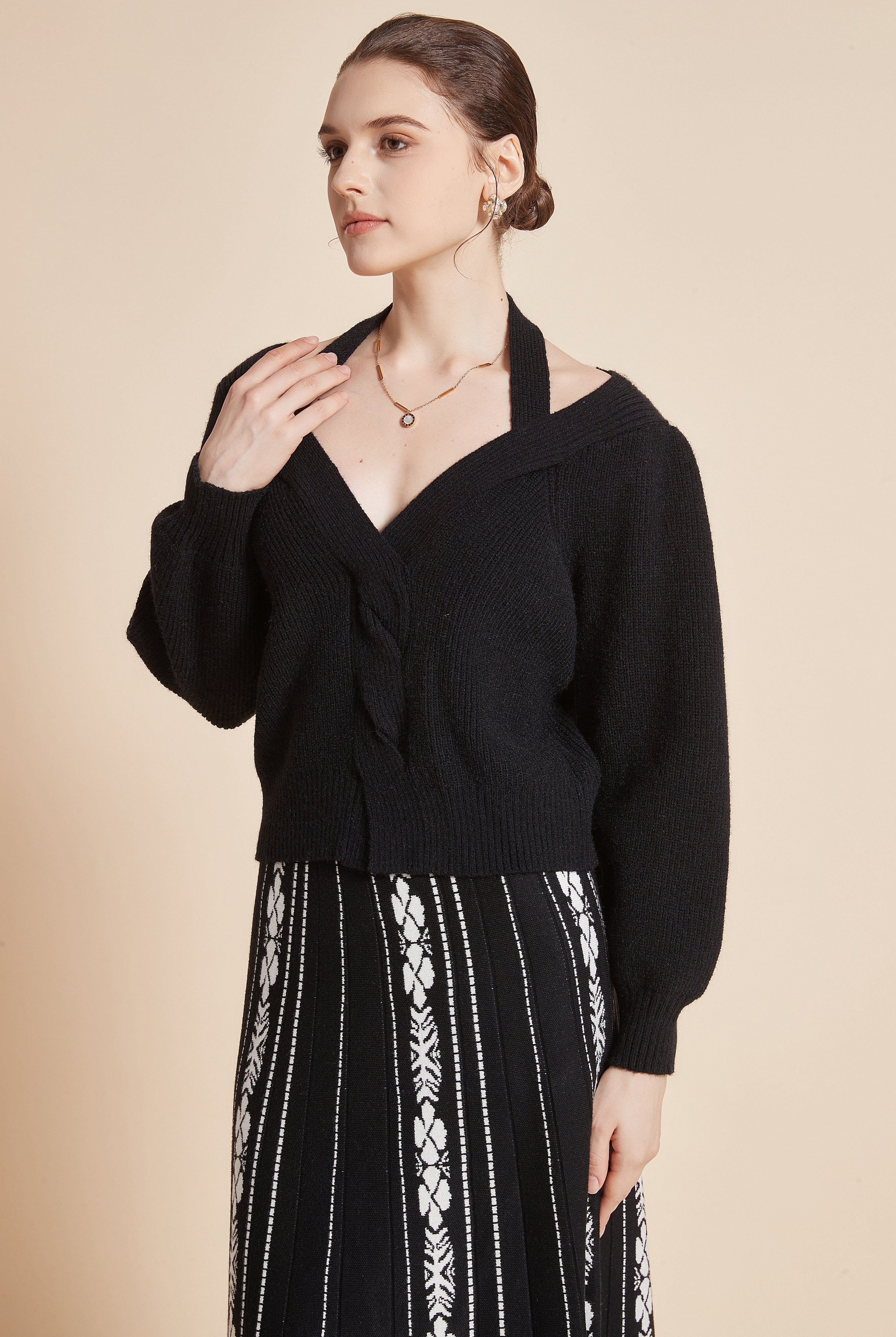 Yola Solid blouse with long sleeves and a draped collar