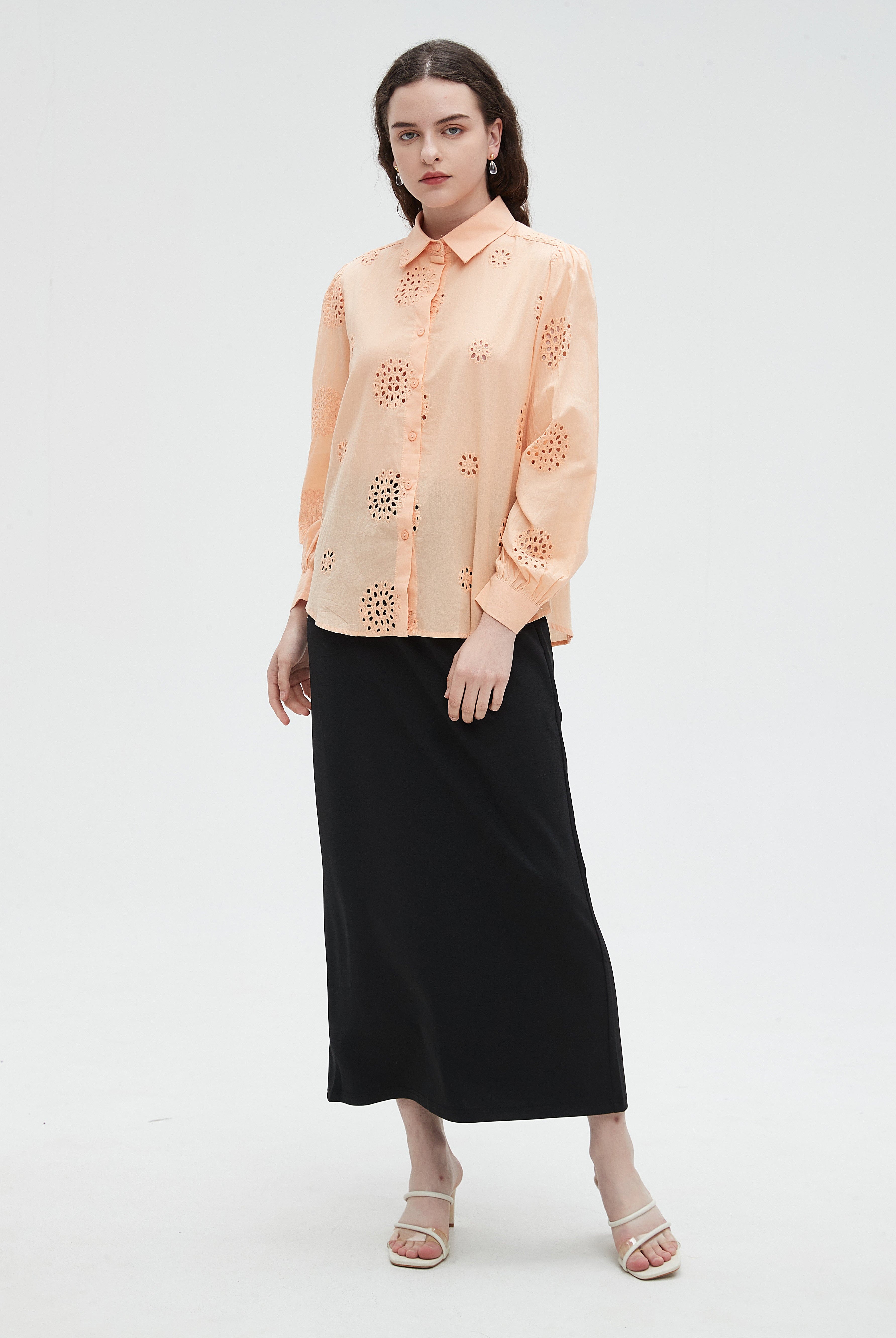 نتشي بلوزة نسائي ساده مخرمة بكم طويل