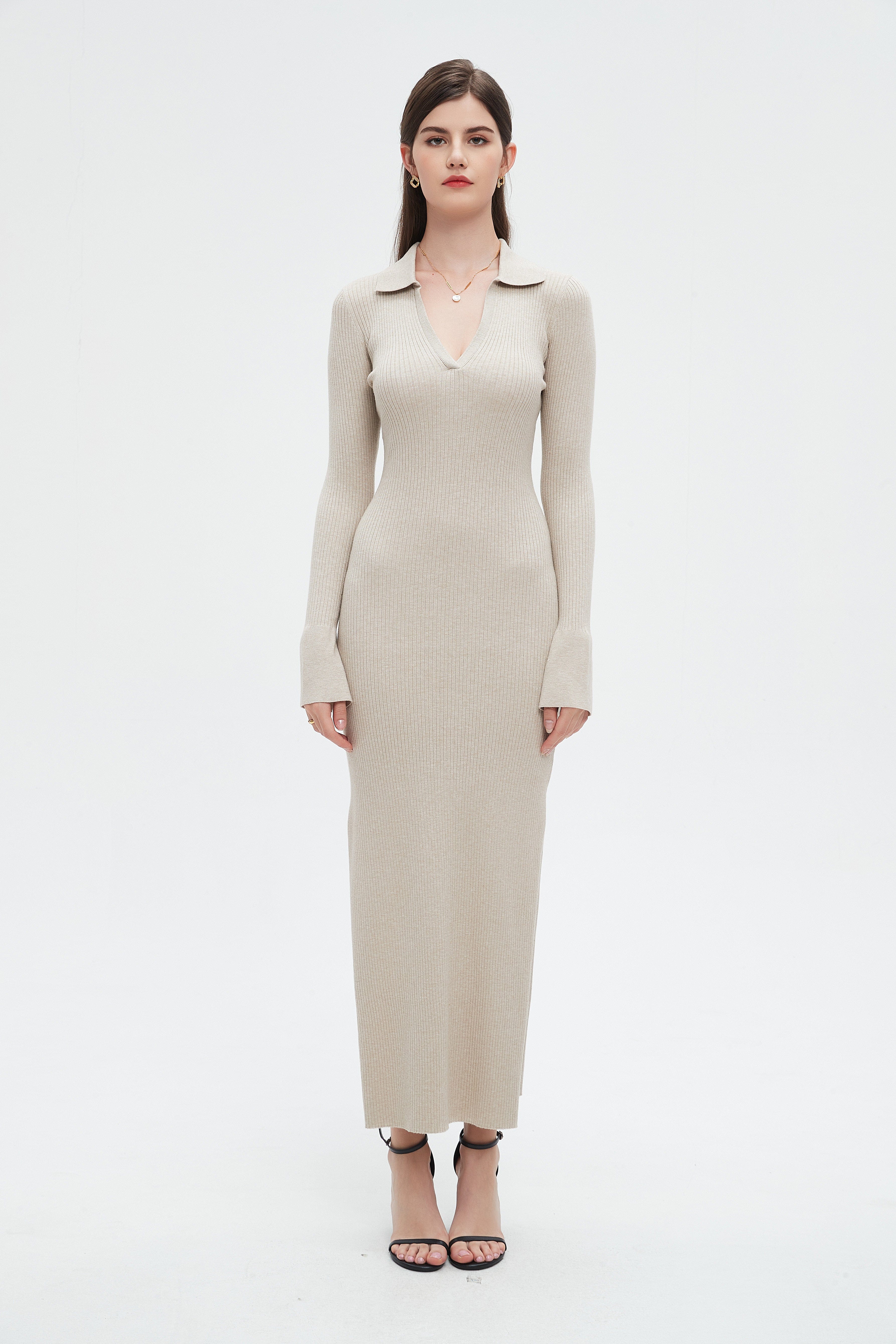 نتشي فستان نسائي طويل بفتحة صدر حرف V