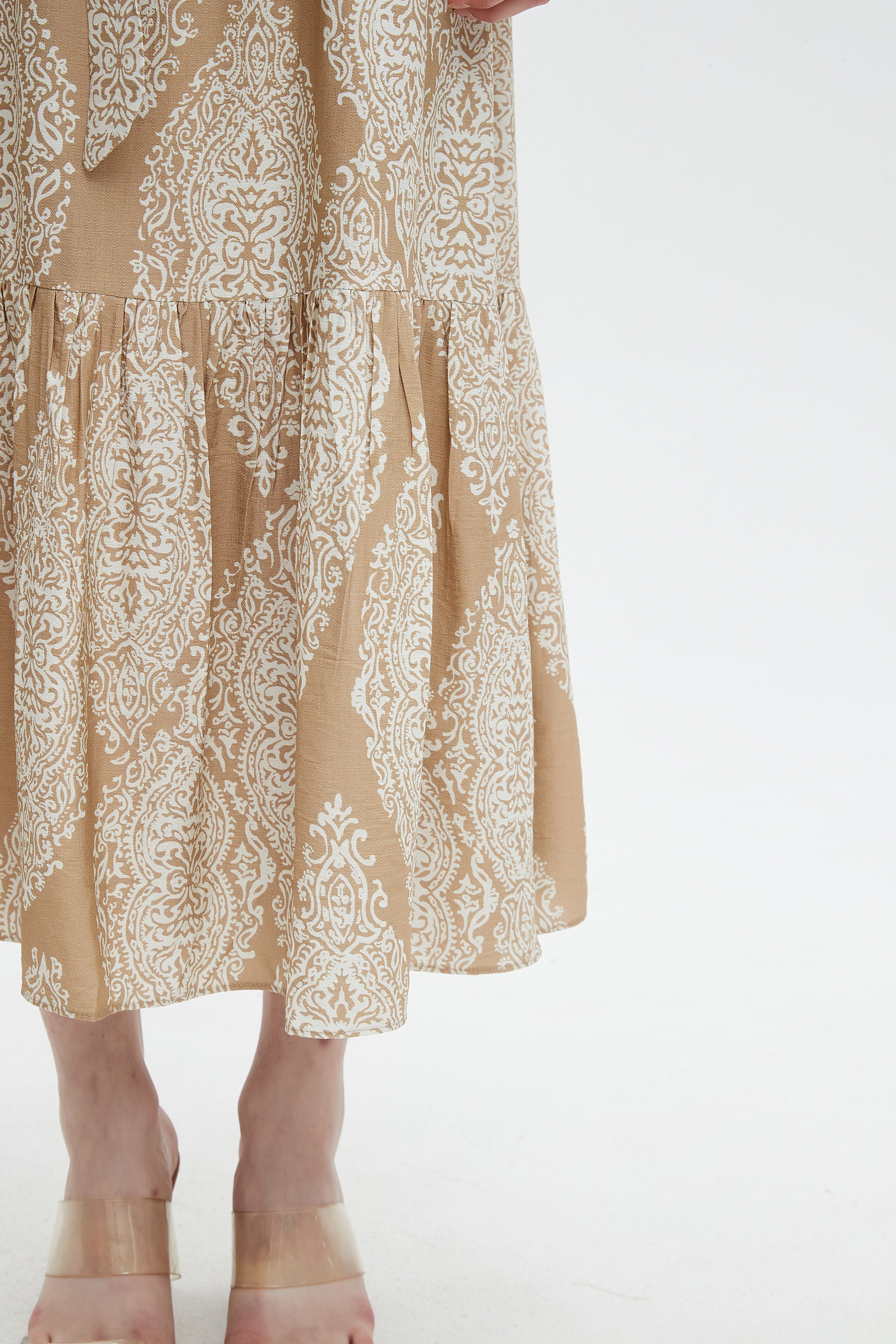 نتشي فستان ميدي 3/4 كم مطبوع بفيونكه عالخصر