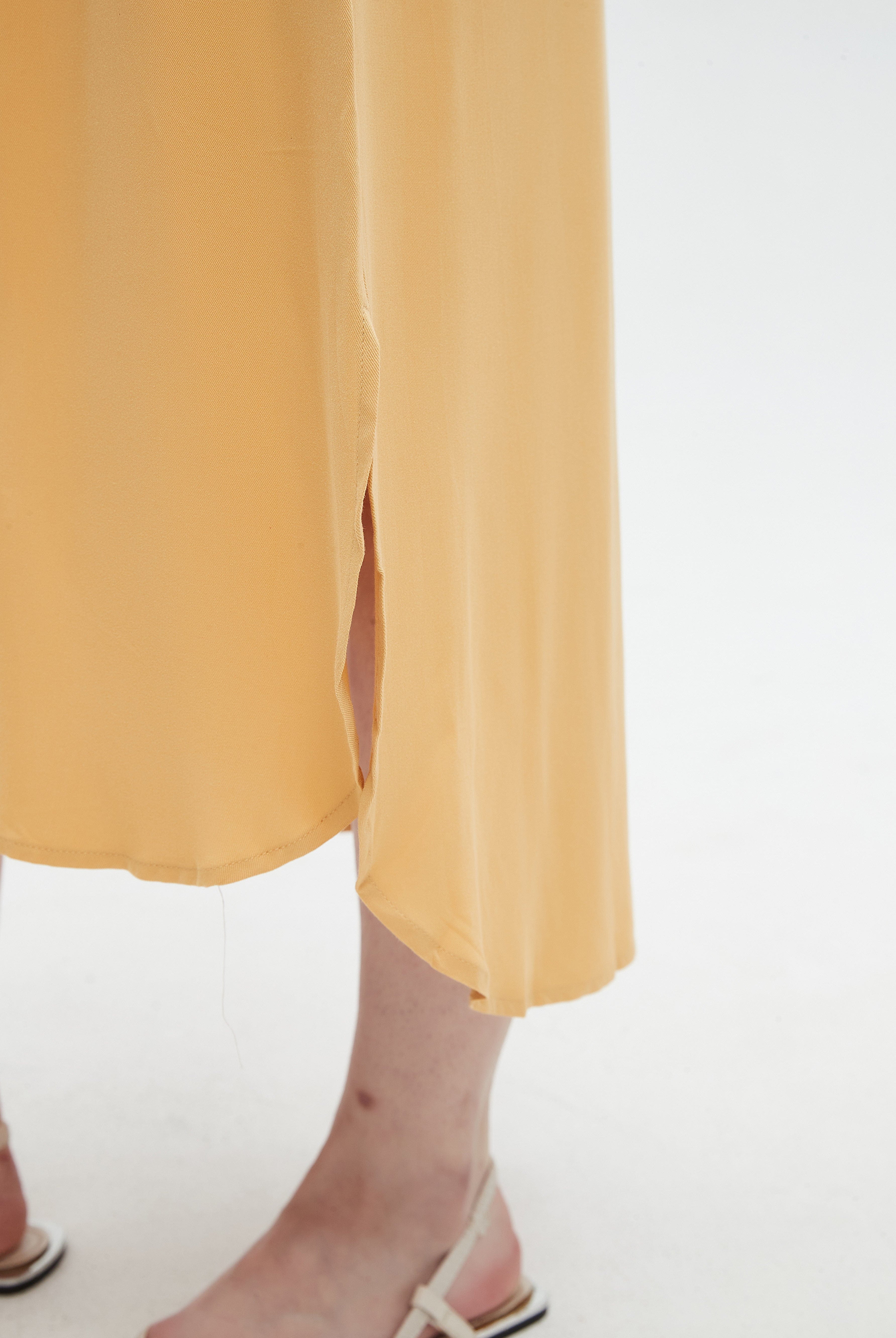 نتشي فستان ميدي نسائي نص كم بنقشه على الصدر