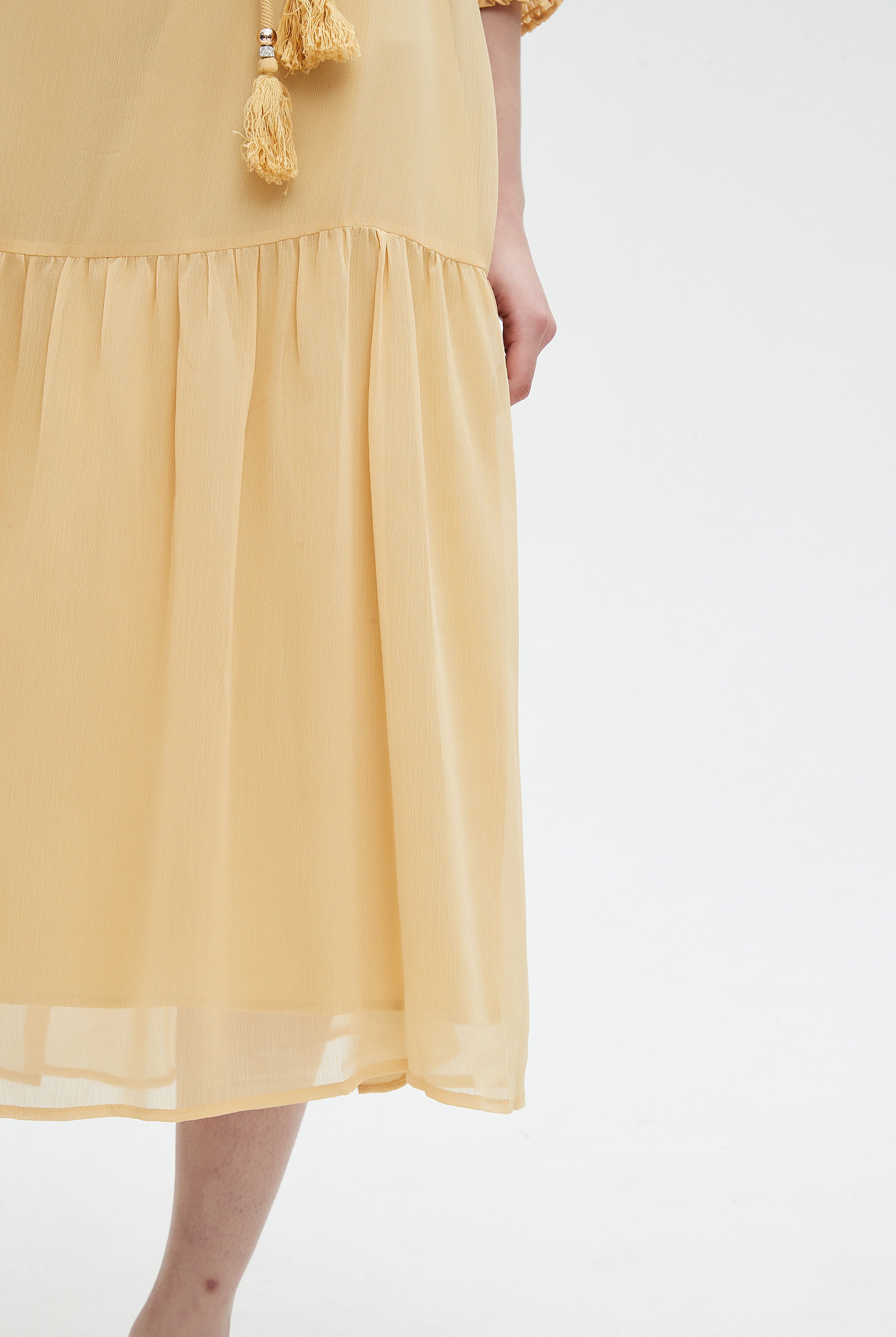 نتشي فستان ميدي 3/4 كم برباط عالخصر