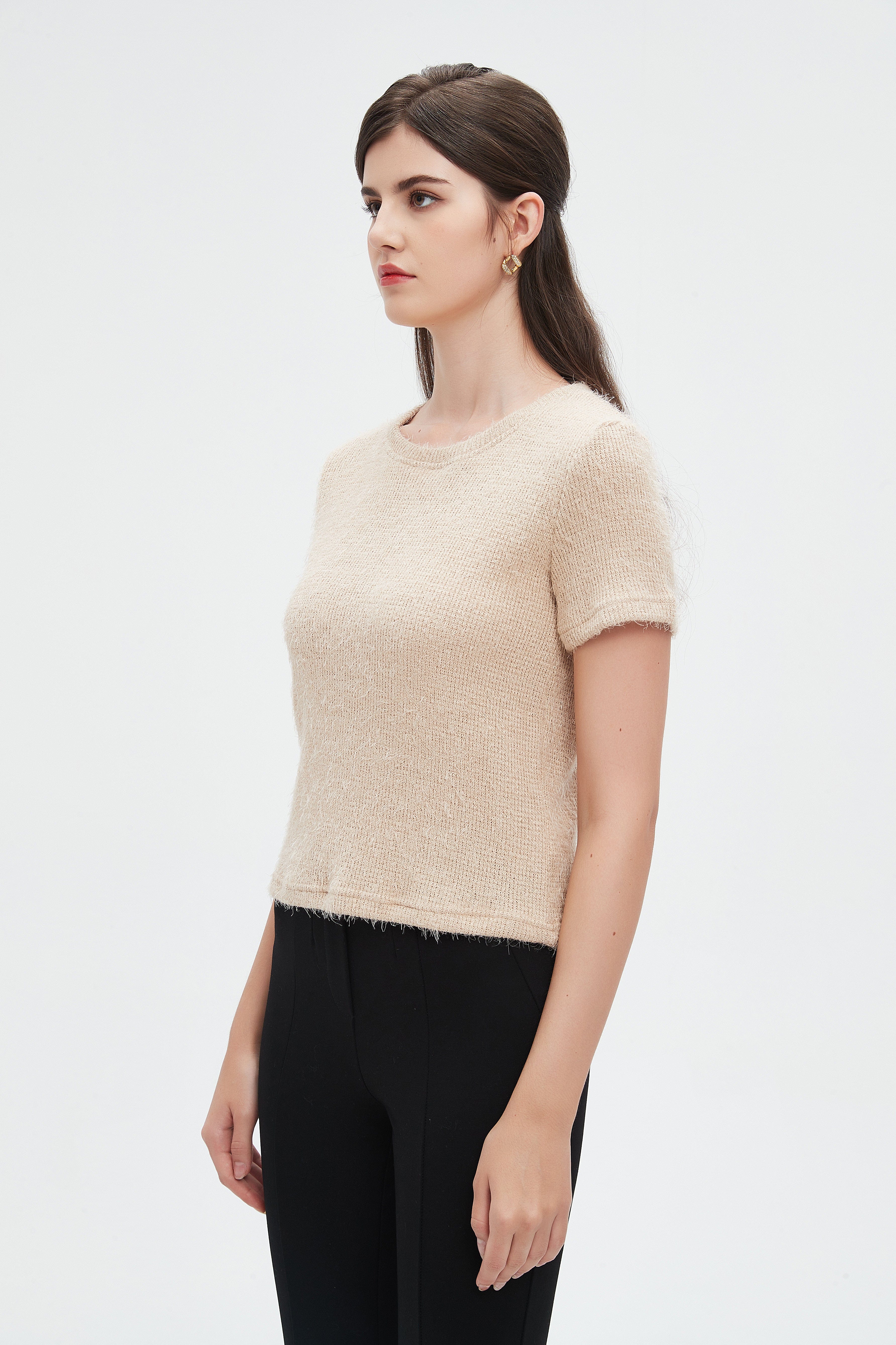 نتشي بلوزة نسائية نص كم سادة برقبة دائرية