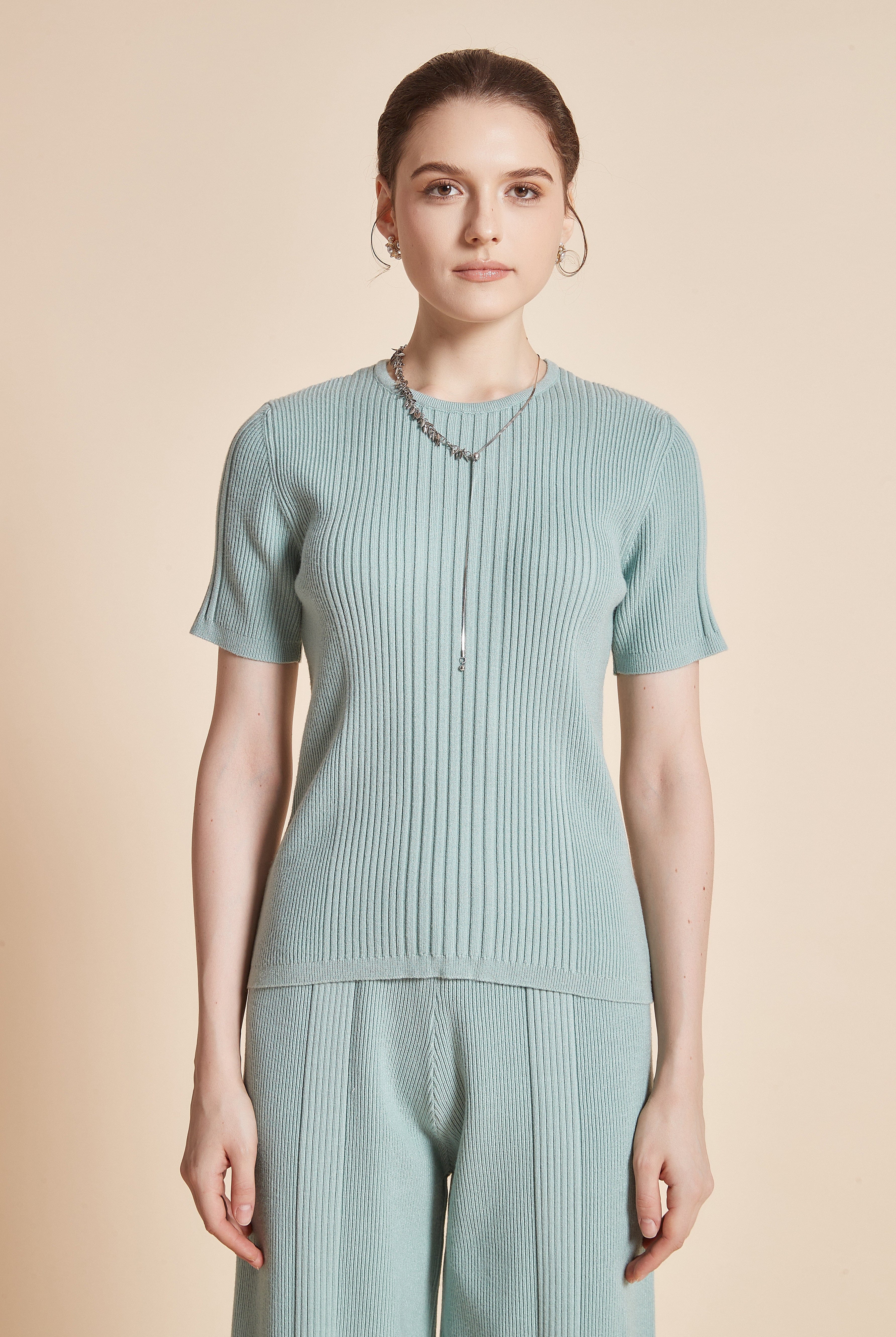 يولا بلوزة نسائية نصف كم برقبة دائرية