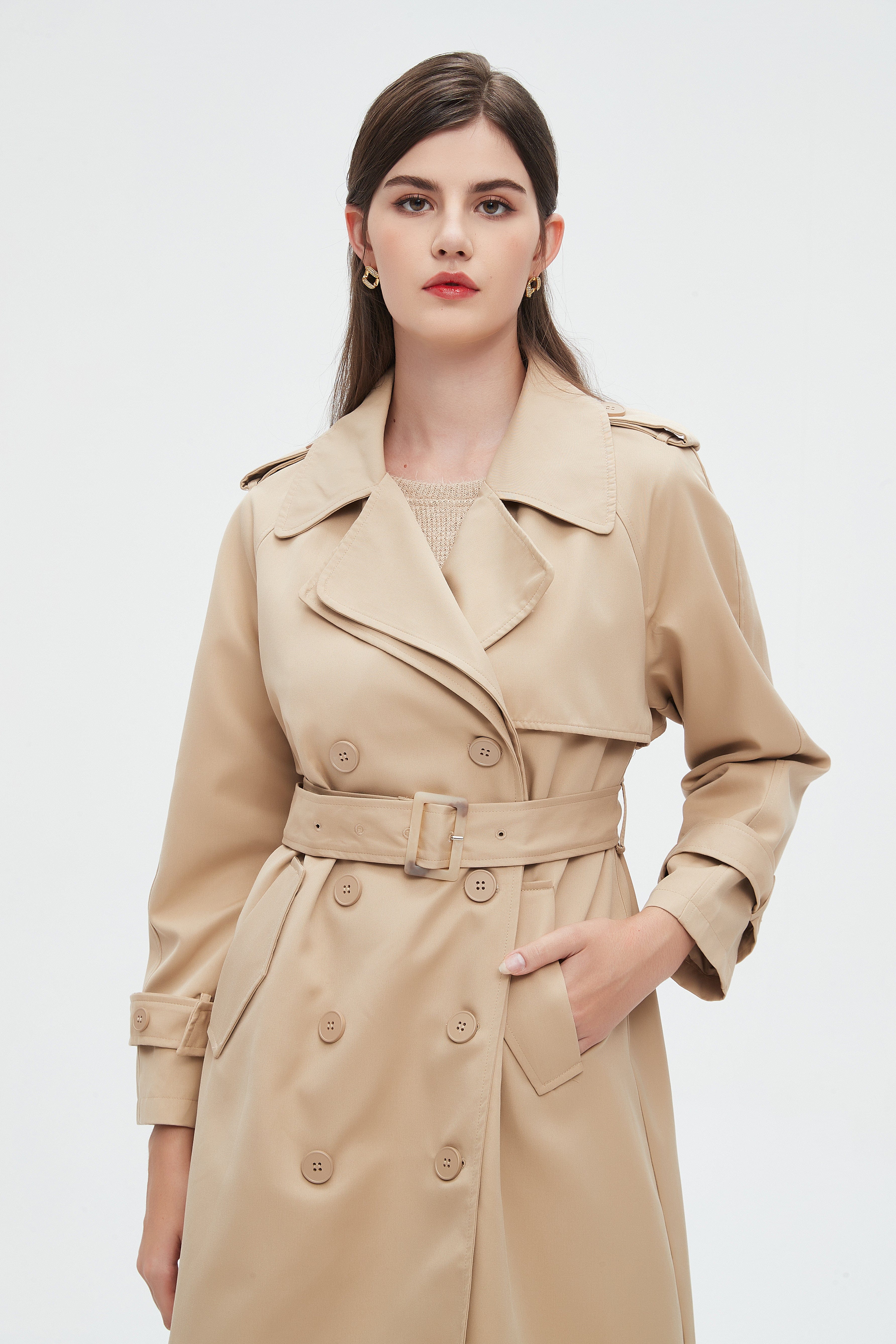 نتشي جاكيت نسائي بكم طويل وأزرار أمامية وحزام على الخصر