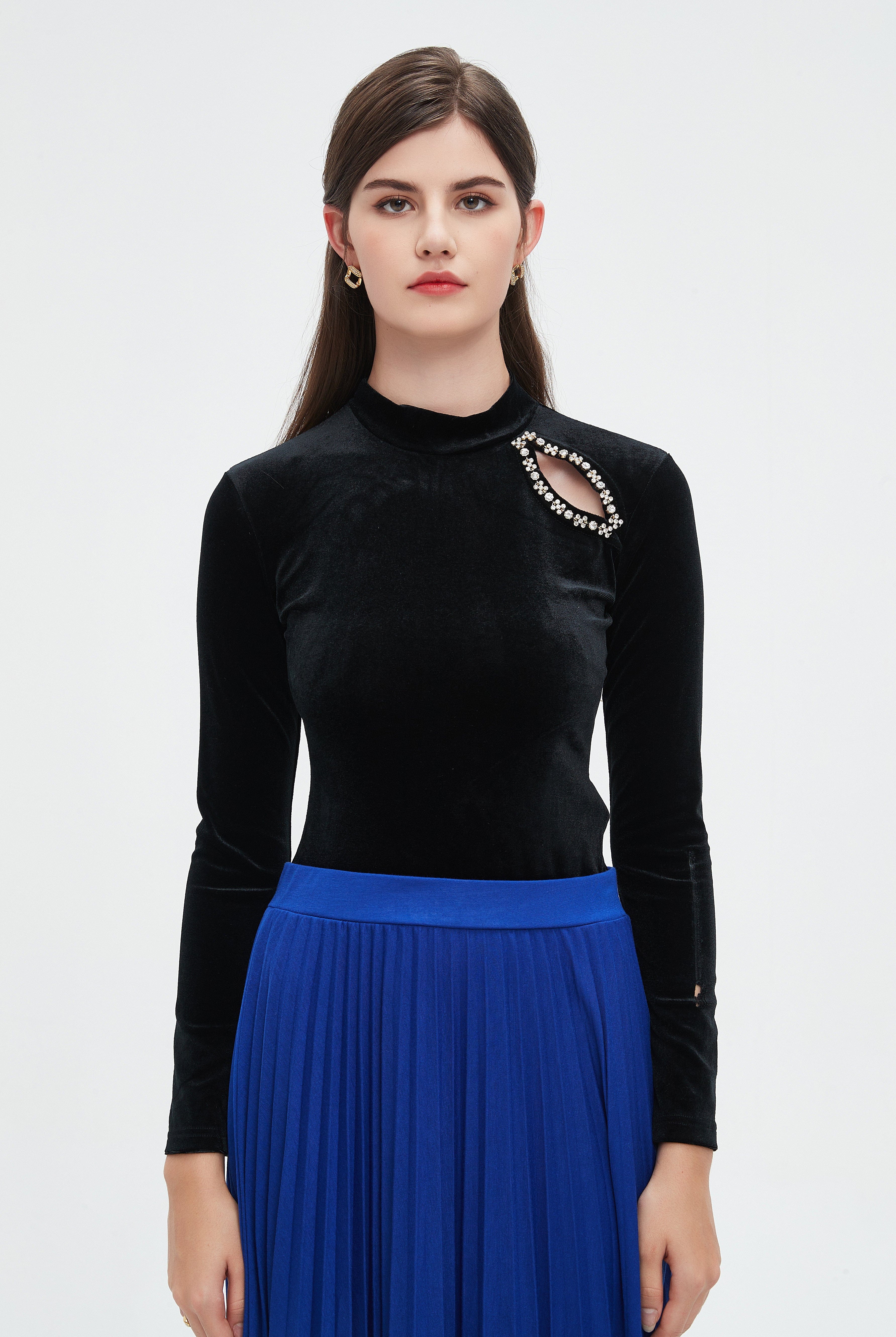 نتشي بلوزة نسائية شتوي بفتحة كتف مرصعة فصوص وكم طويل