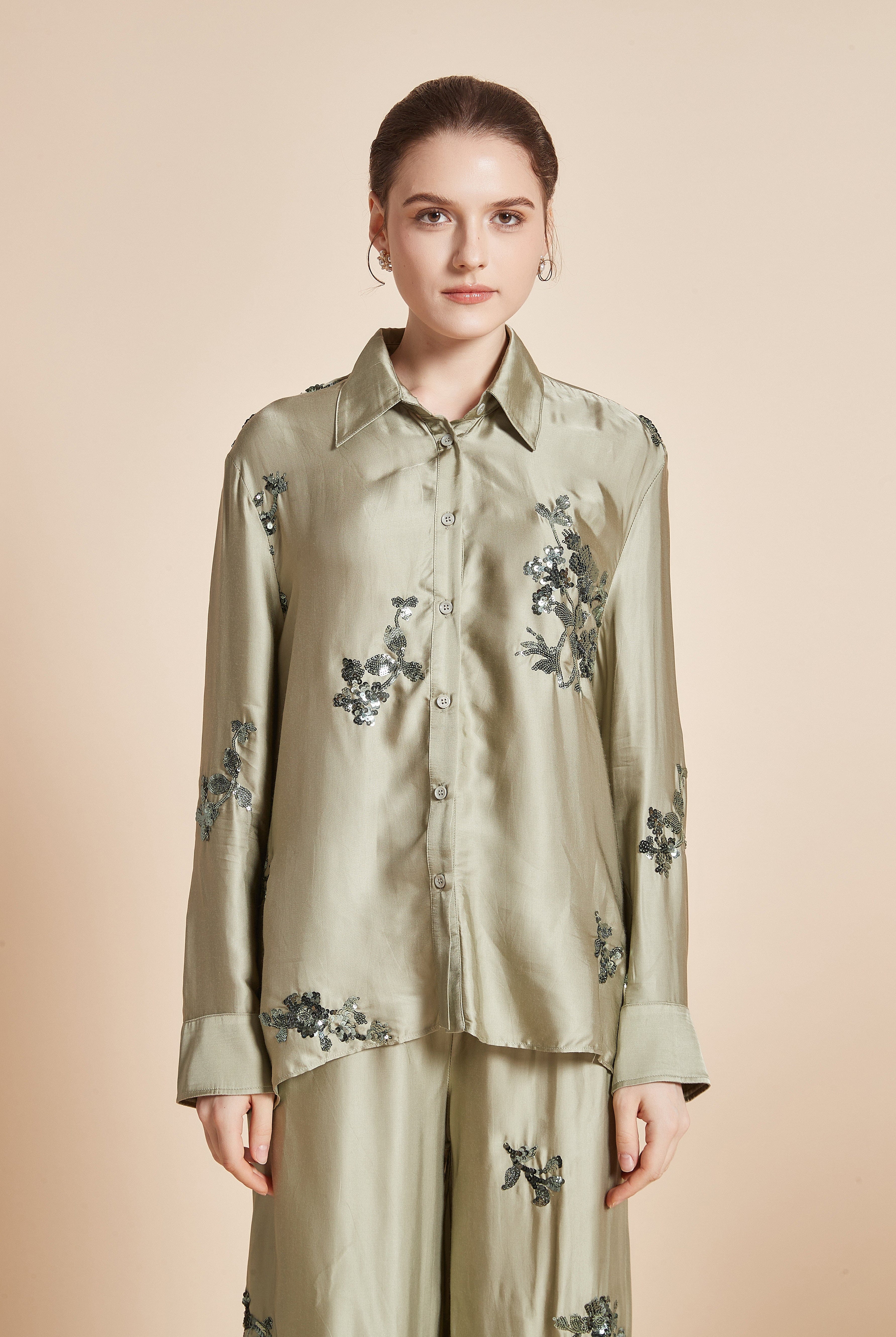 يولا بلوزة نسائية مطرزة ورود بكم طويل مع ياقة وأزرار أمامية