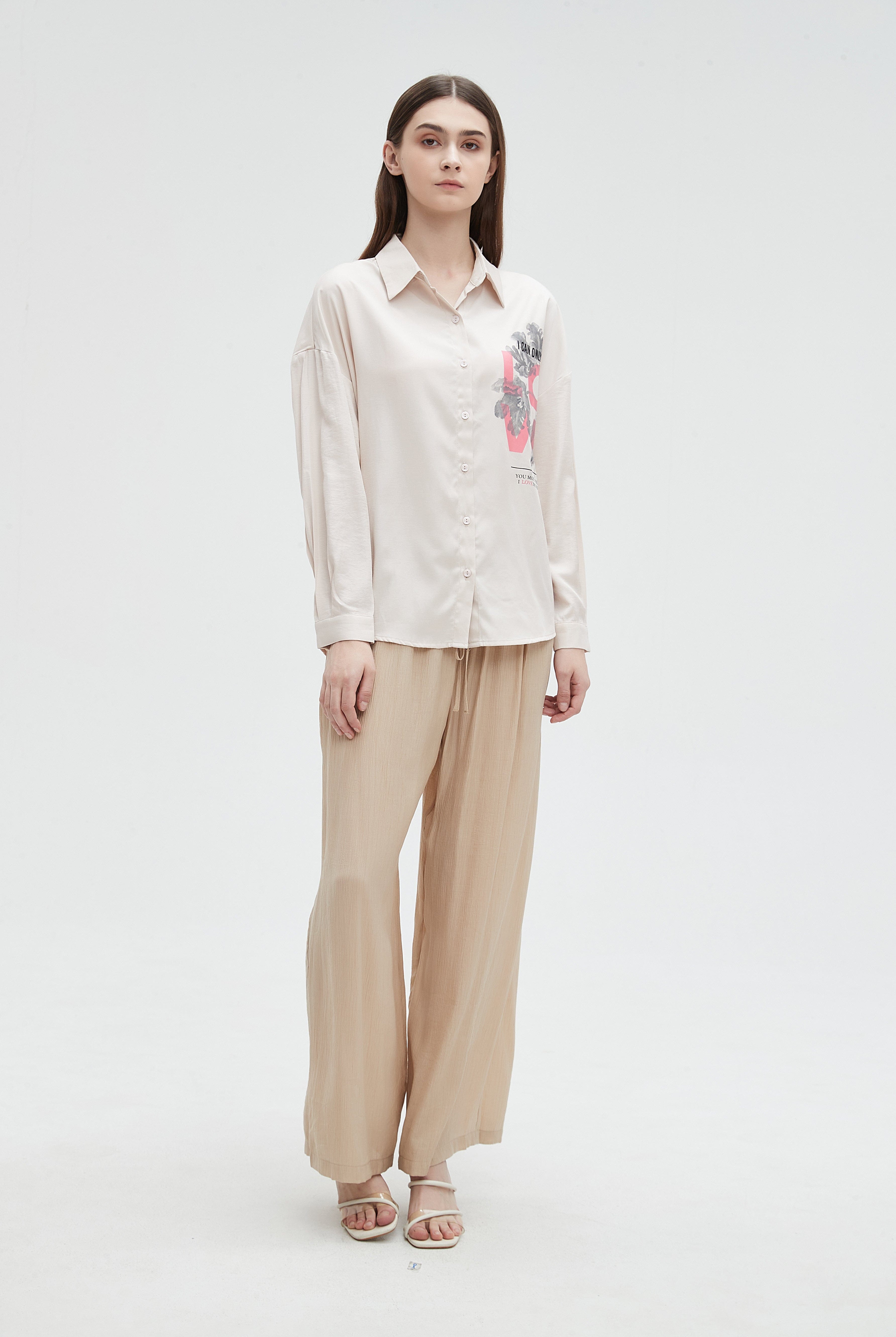 ميكا بلوزة نسائية بطبعة ورد على الصدر وكم طويل