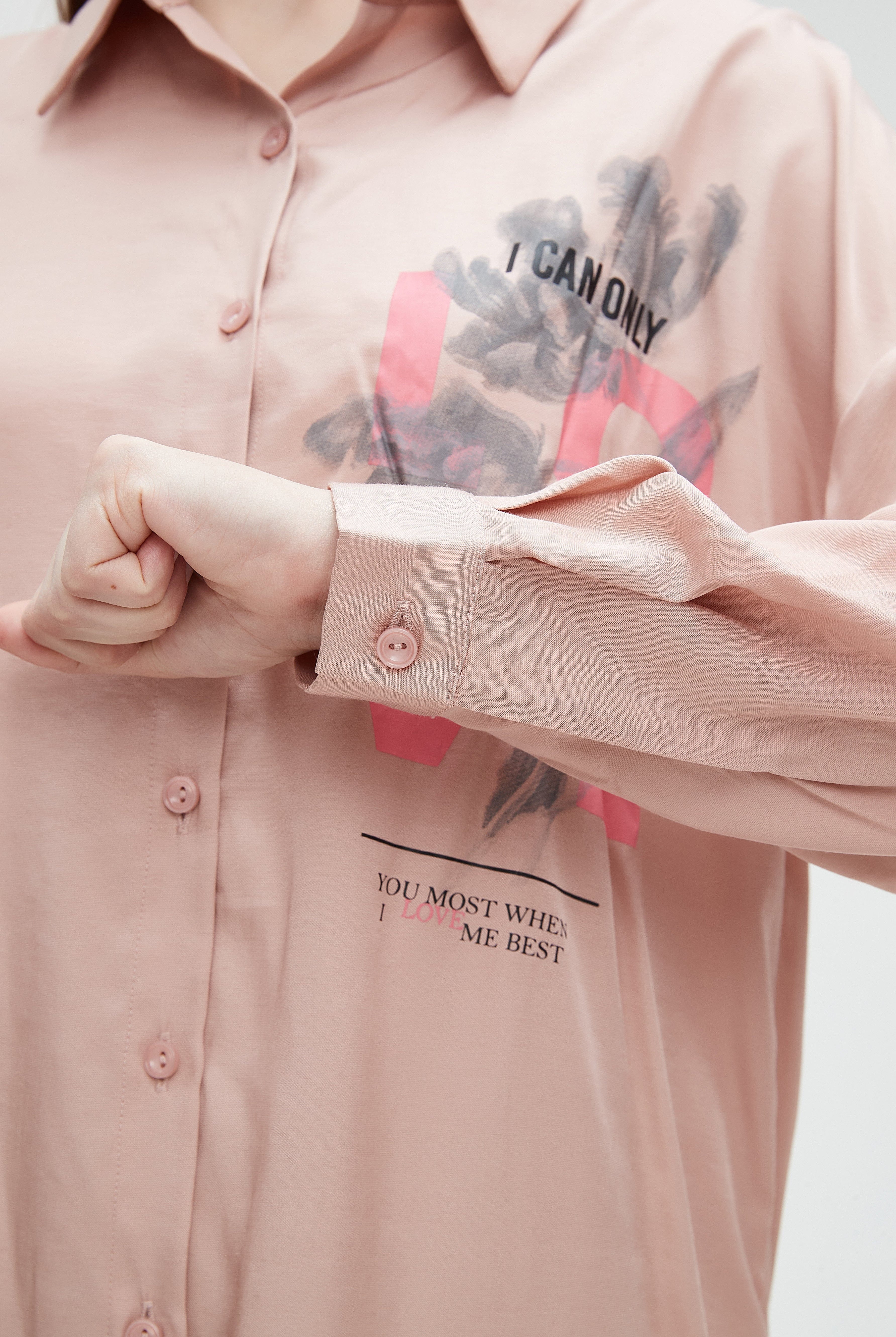 ميكا بلوزة نسائية بطبعة ورد على الصدر وكم طويل