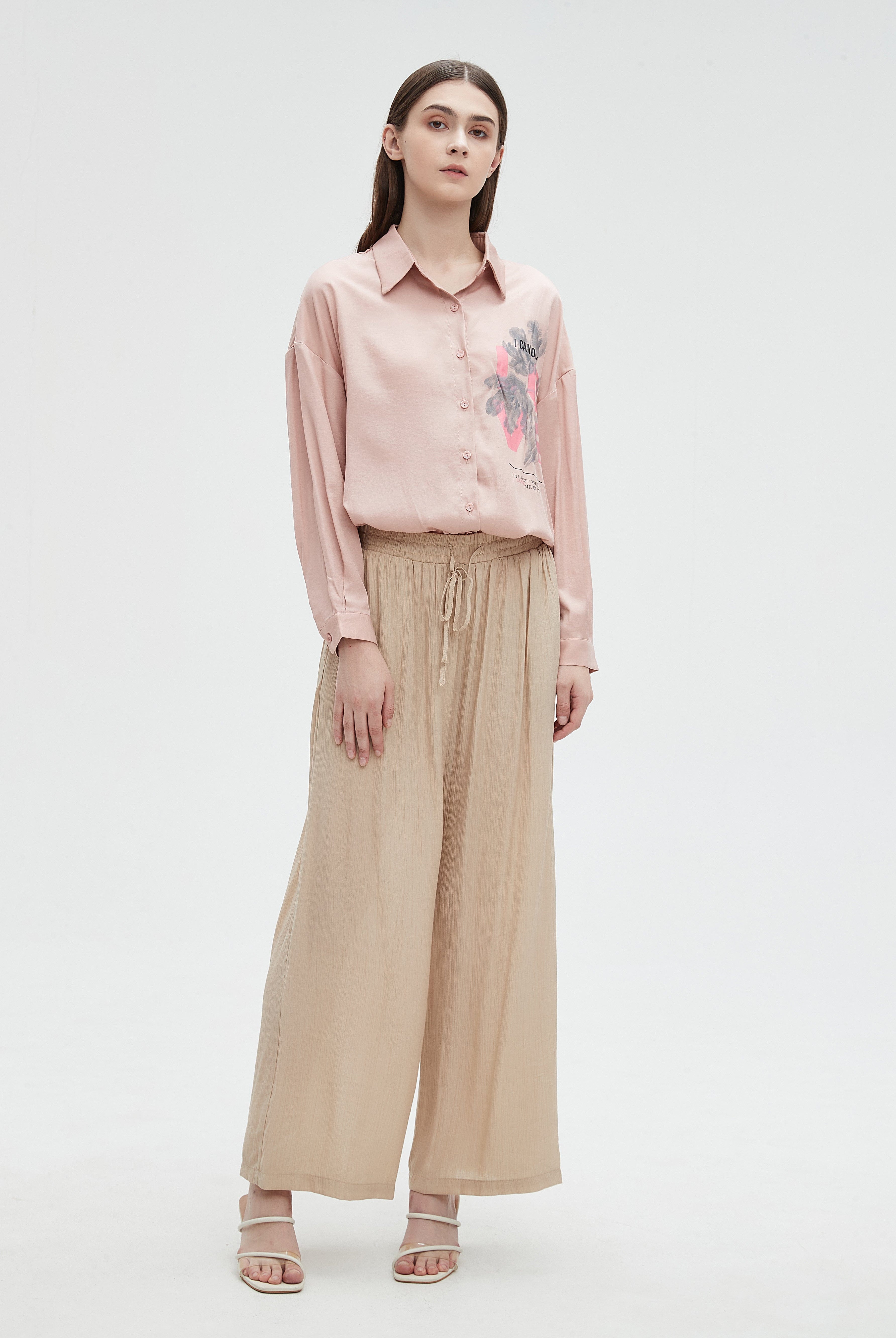 ميكا بلوزة نسائية بطبعة ورد على الصدر وكم طويل