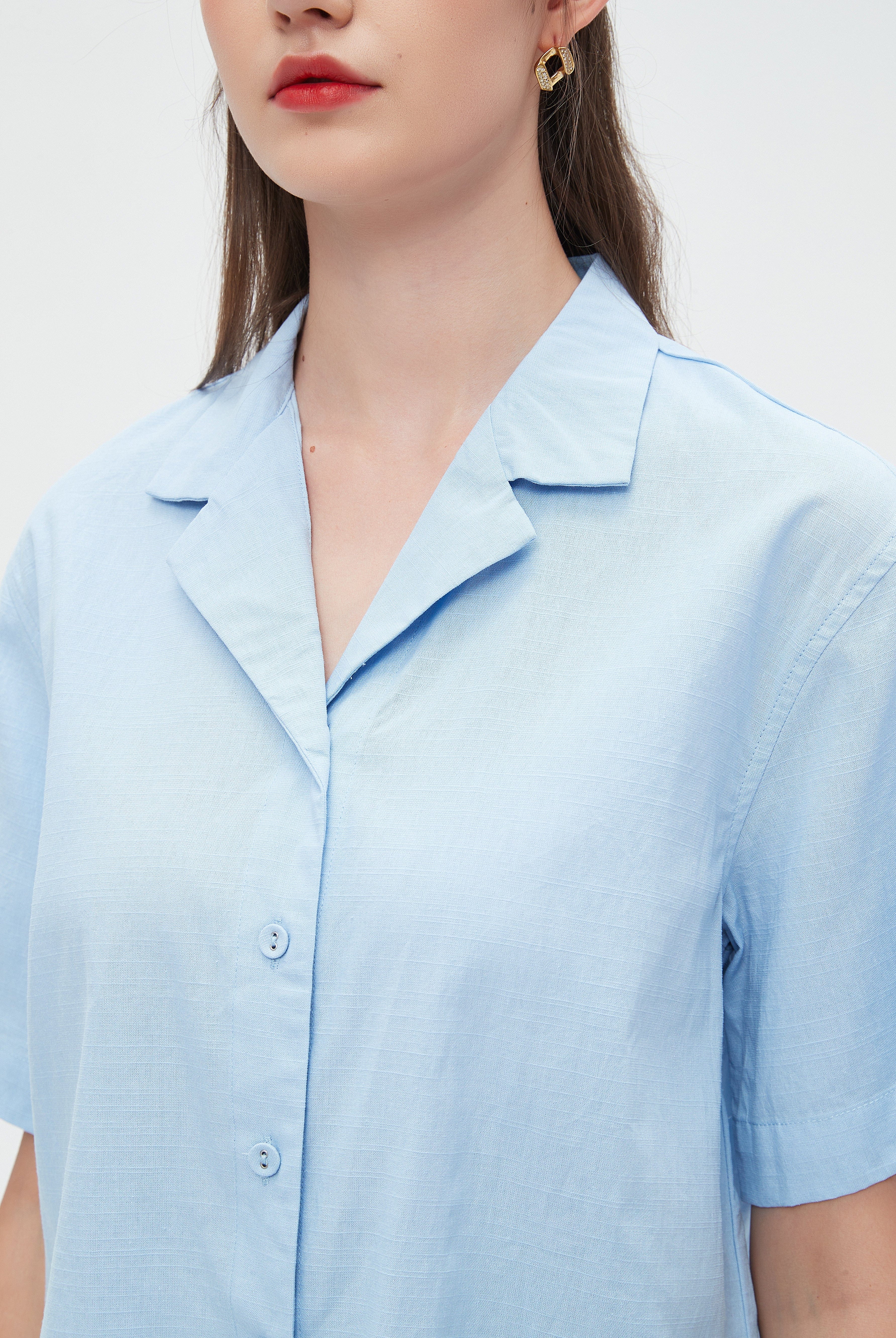 نتشي قميص سادة قصير بأزرار أمامية أكمام قصيرة