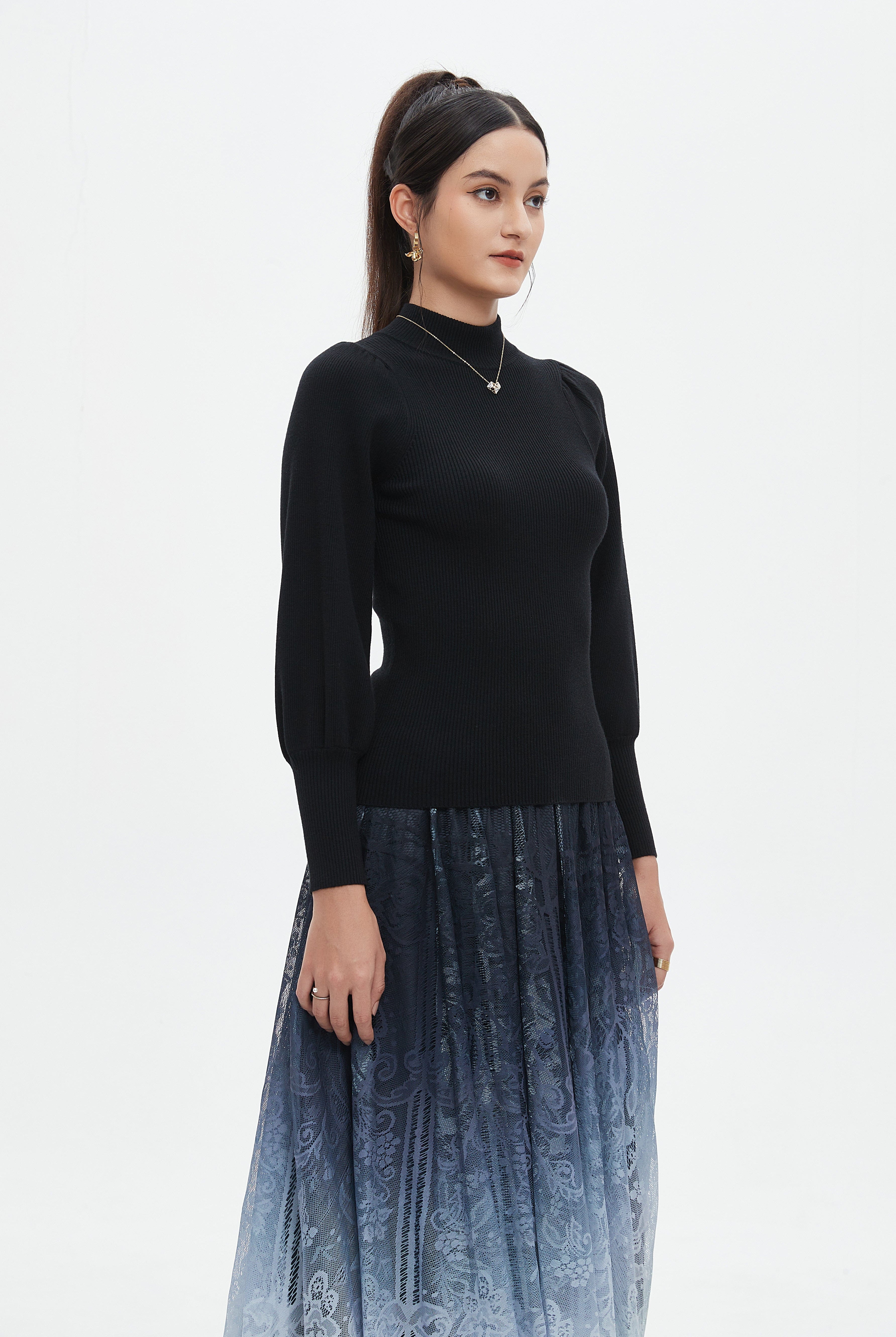 نتشي بلوزة مضلعة كم طويل برقبة مرتفعة نسائية