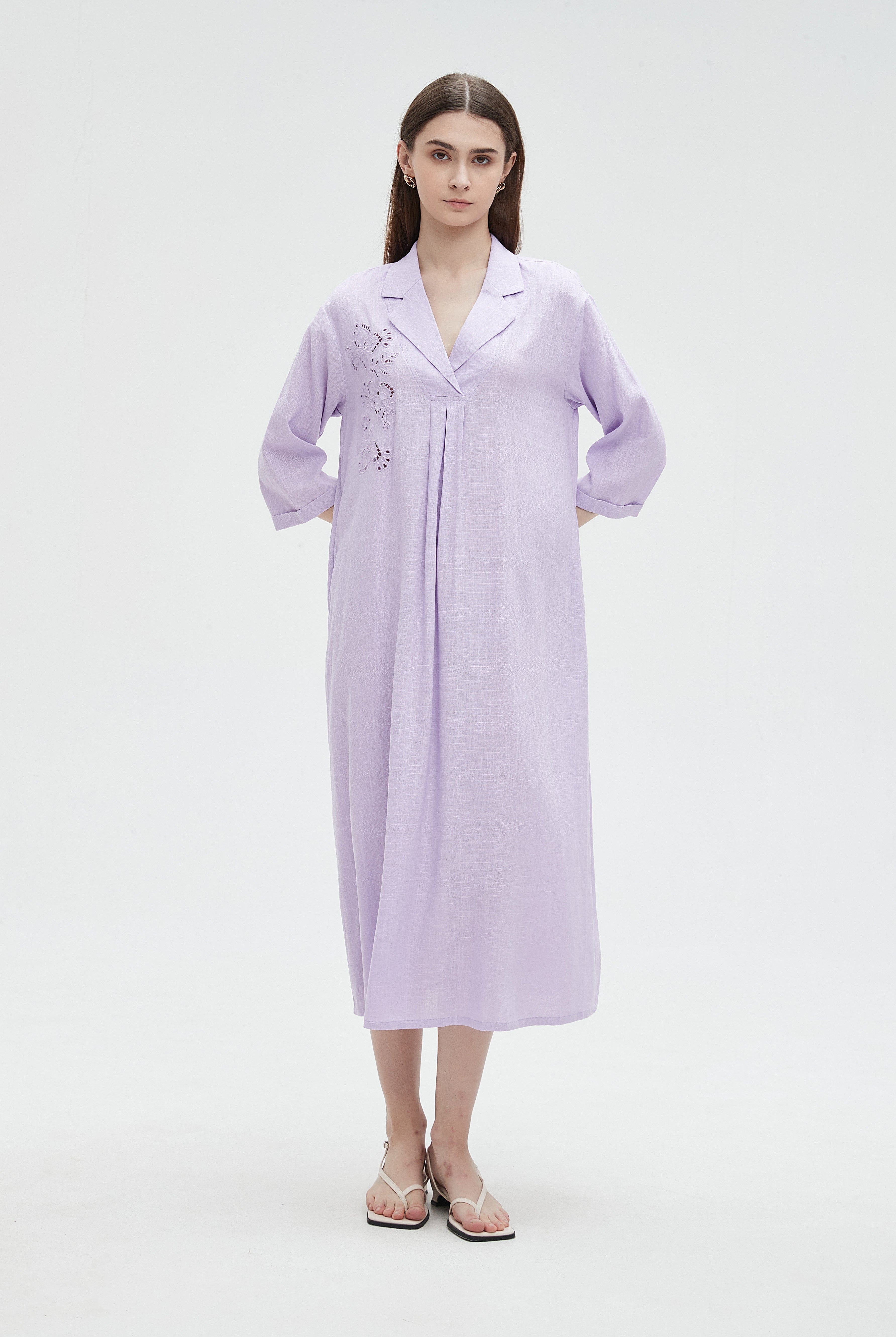 ميكا فستان ميدي 3/4 كم بياقة كبيرة ونقشه على الصدر