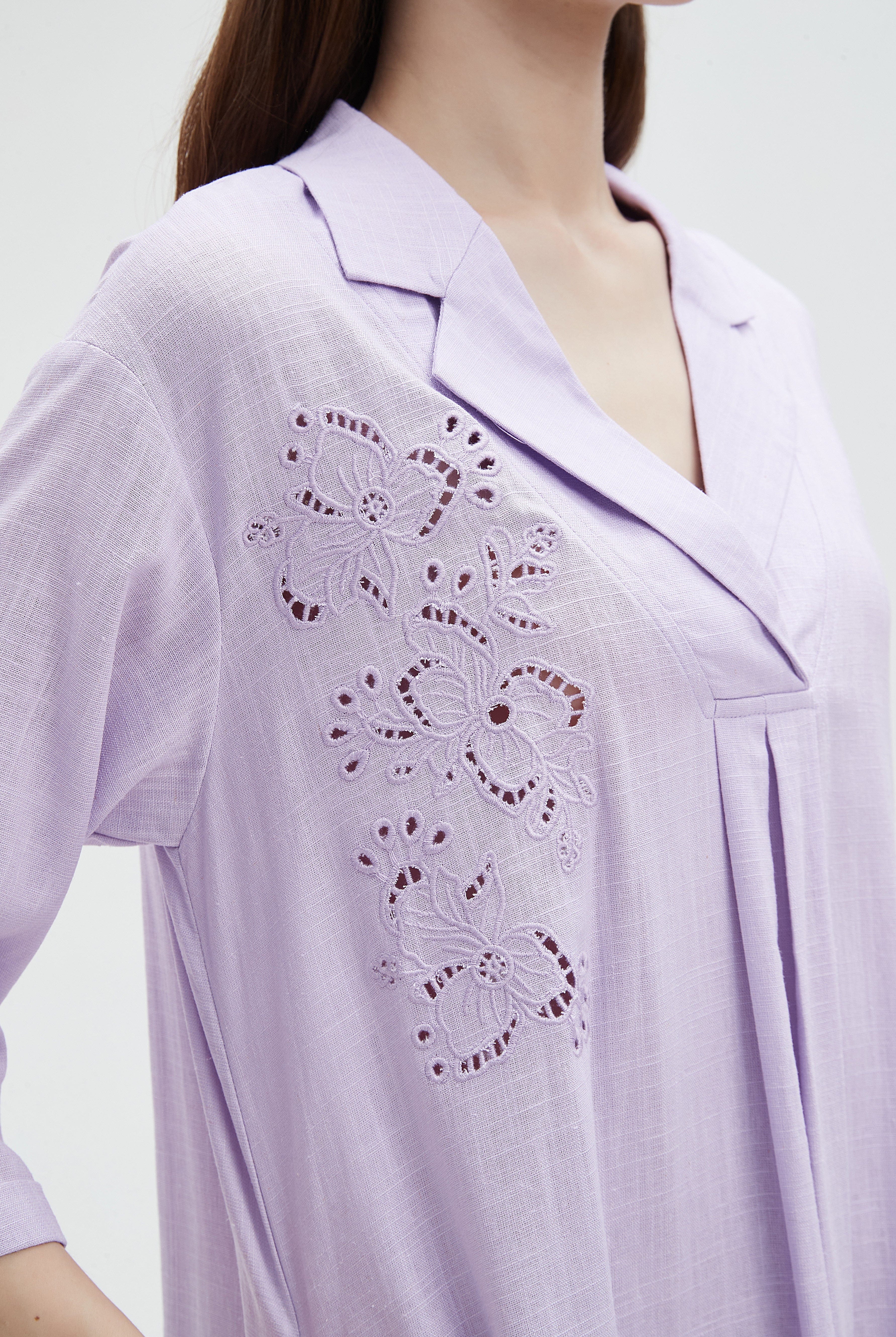 ميكا فستان ميدي 3/4 كم بياقة كبيرة ونقشه على الصدر