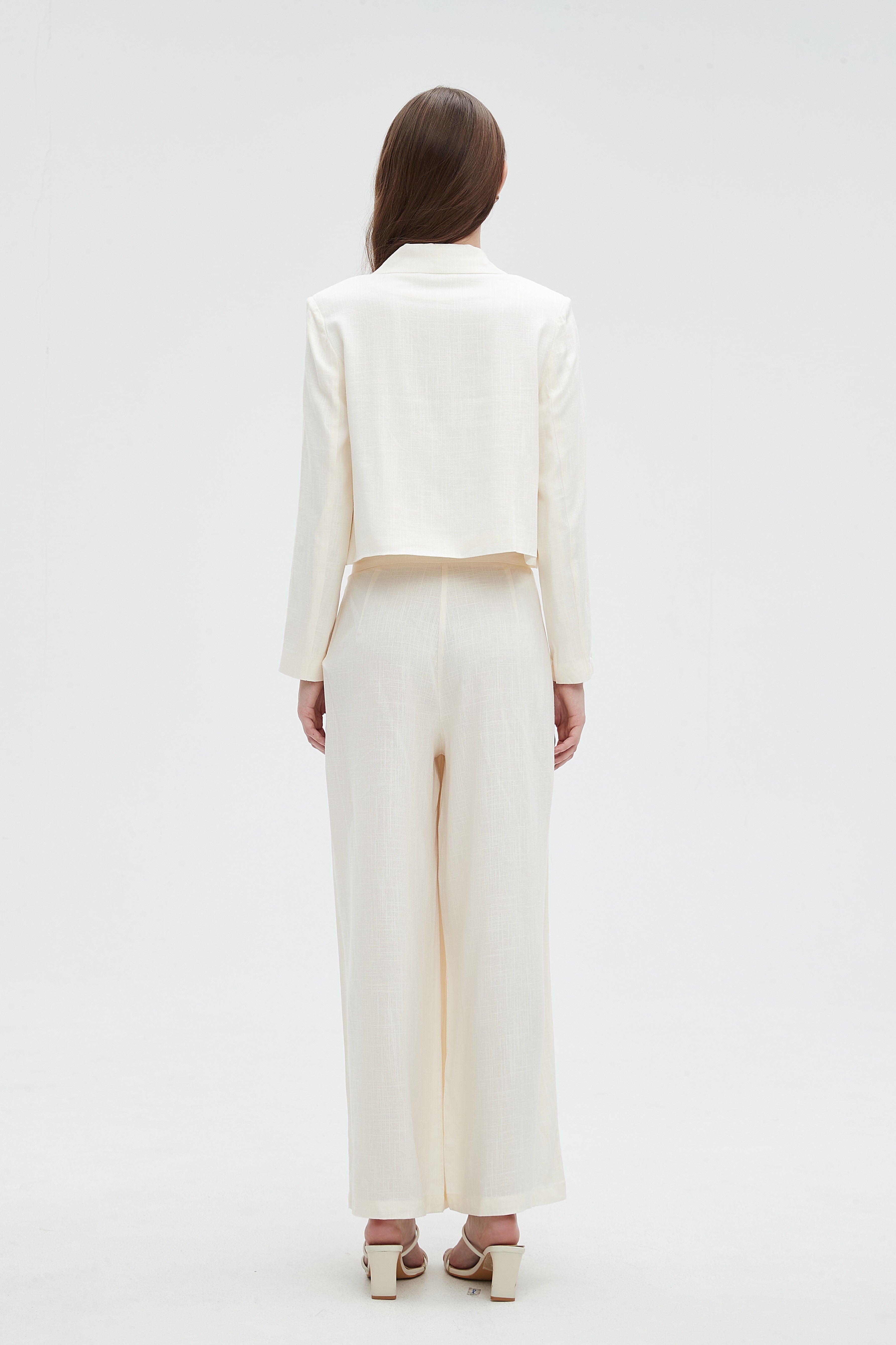 ميكا جاكيت نسائي بياقة طويلة وأزرار من الأمام وأكمام طويلة