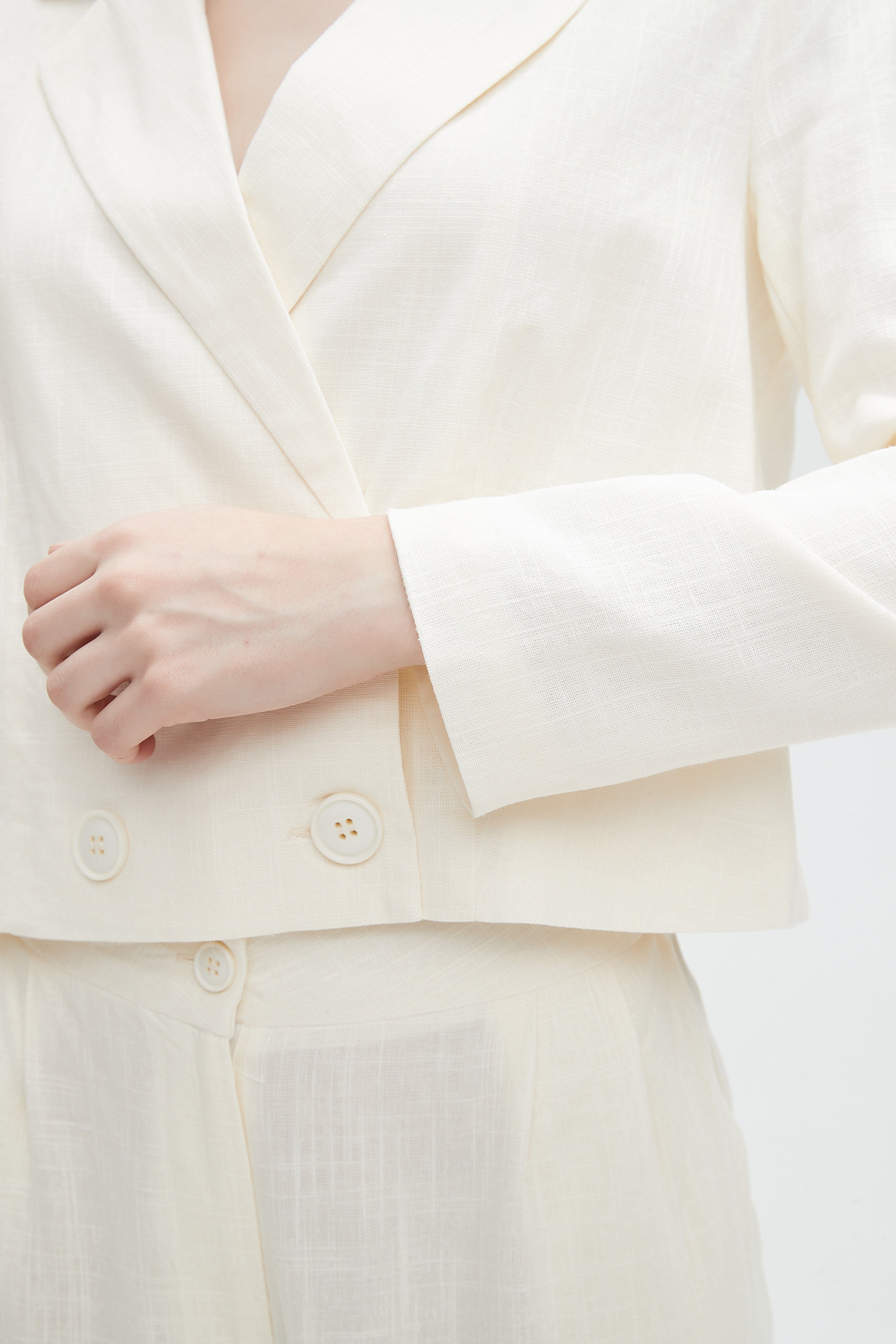 ميكا جاكيت نسائي بياقة طويلة وأزرار من الأمام وأكمام طويلة