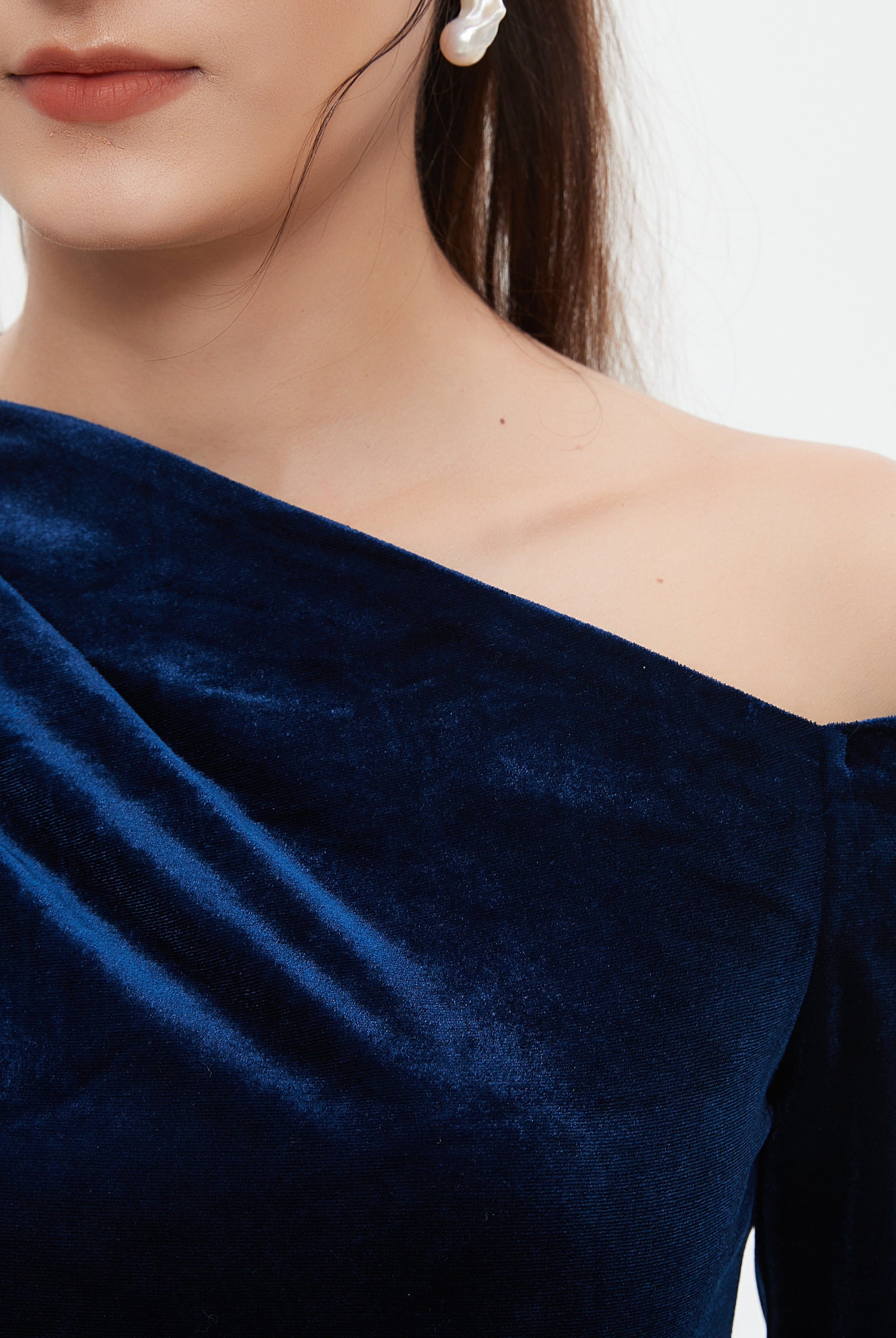 نتشي بلوزة نسائية مخملية اوف شولدر بكم طويل للشتاء