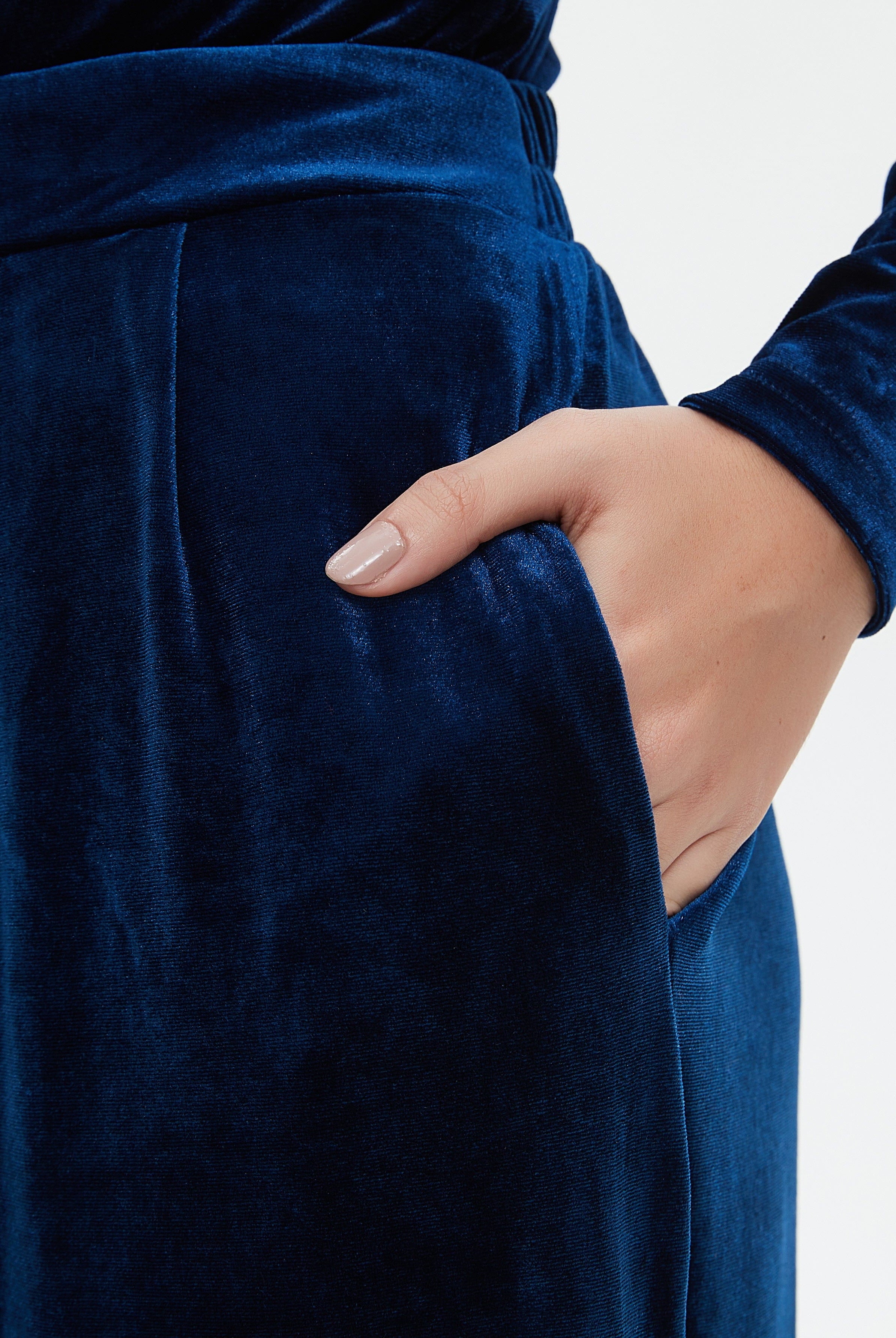 نتشي بنطلون سادة واسع قطيفة نسائي