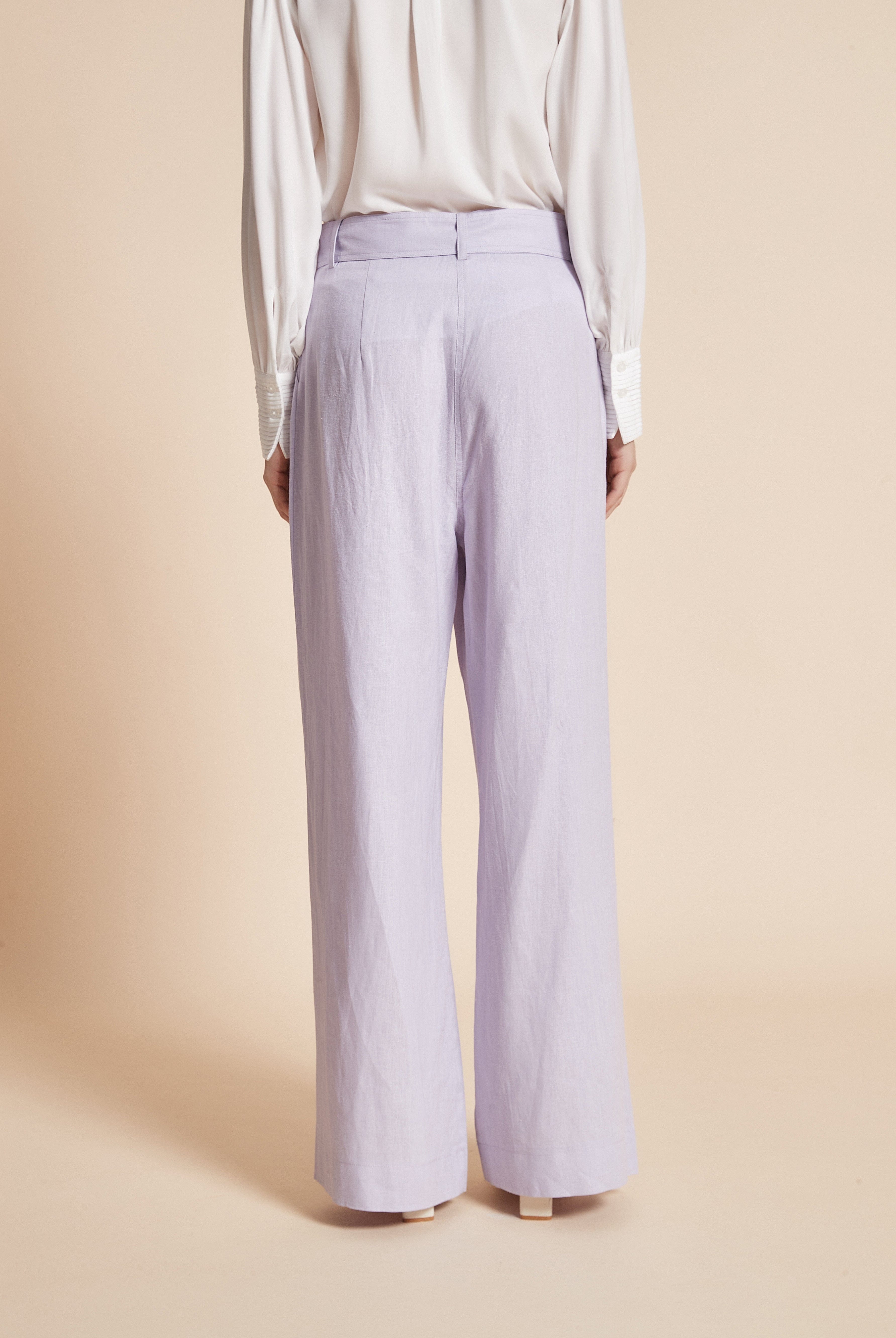 يولا بنطلون طويل واسع بحزام على الخصر