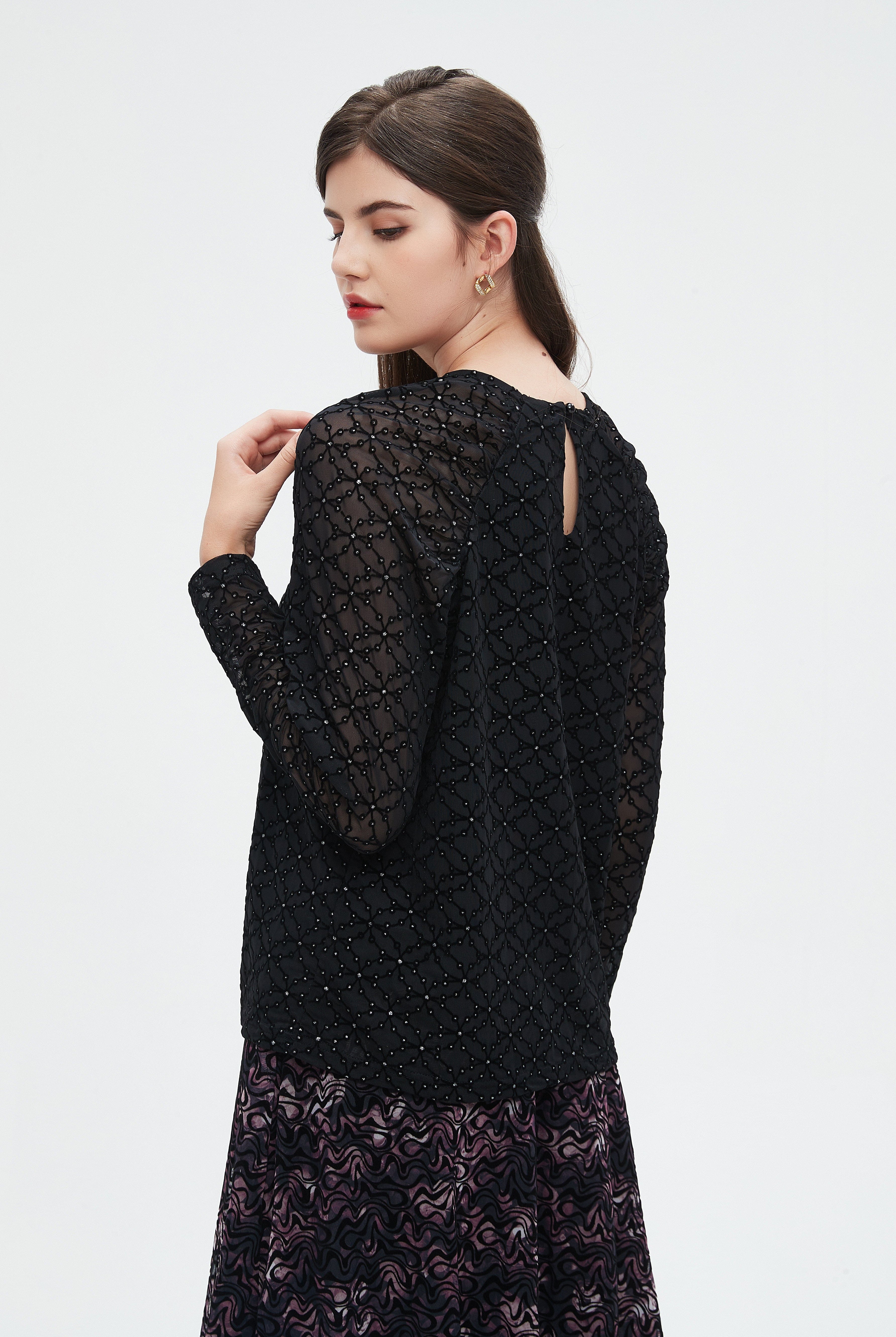 نتشي بلوزة نسائية سادة نص كم برقبة دائرية