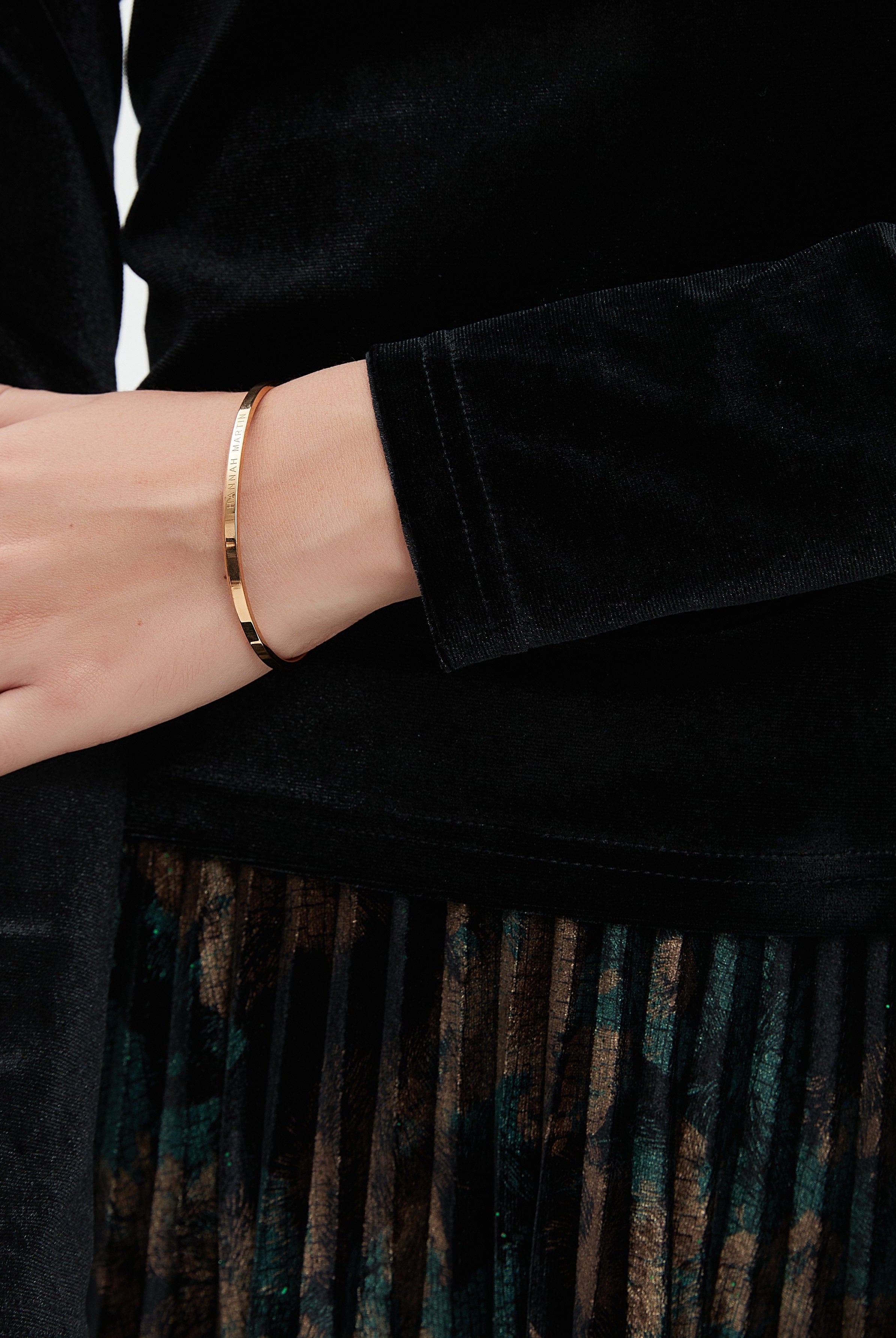 نتشي بلوزة نسائية مخملية اوف شولدر بكم طويل للشتاء