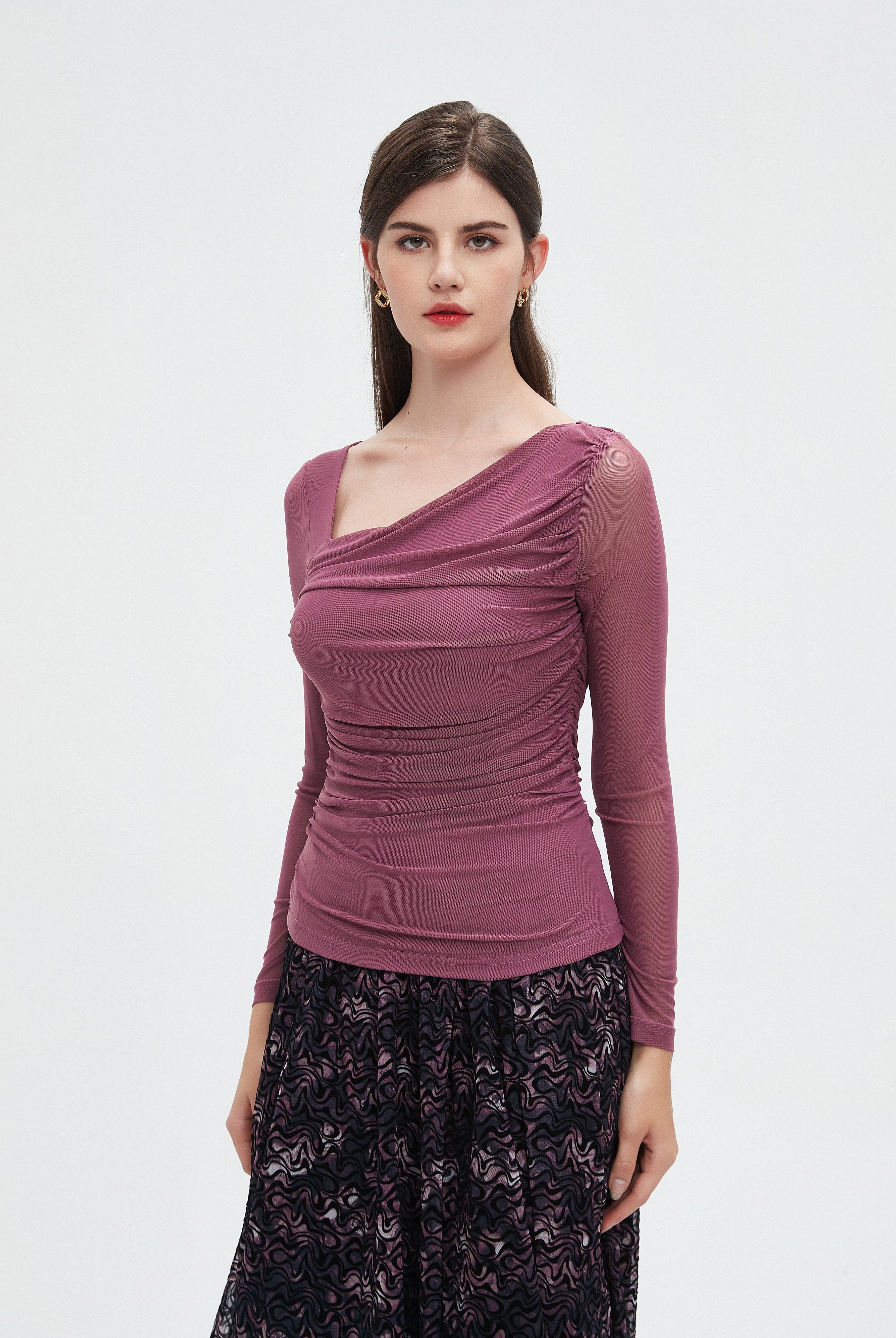 نتشي بلوزة طويلة نسائية بكم طويل وقصه كشكش ساده