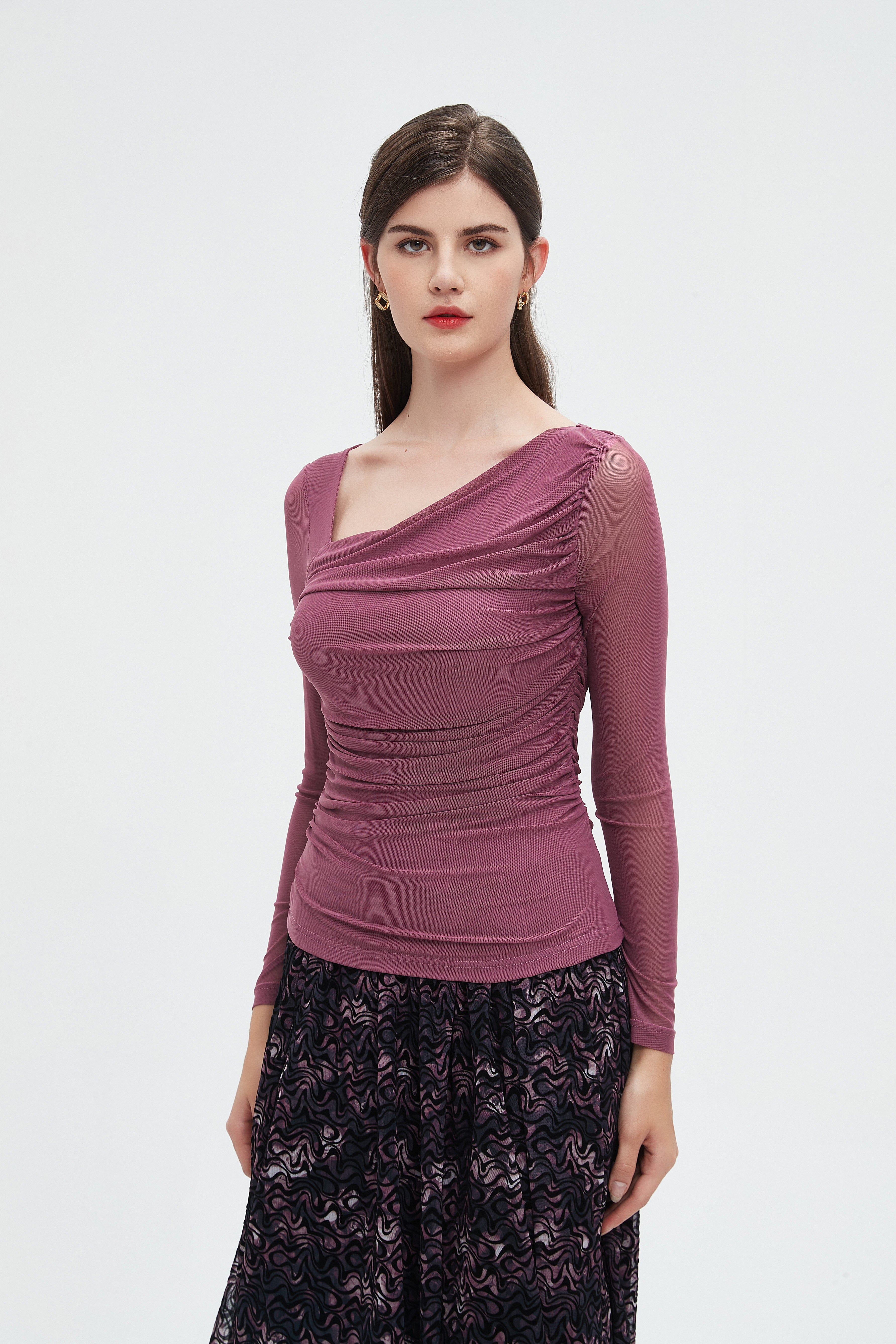 نتشي بلوزة طويلة نسائية بكم طويل وقصه كشكش ساده