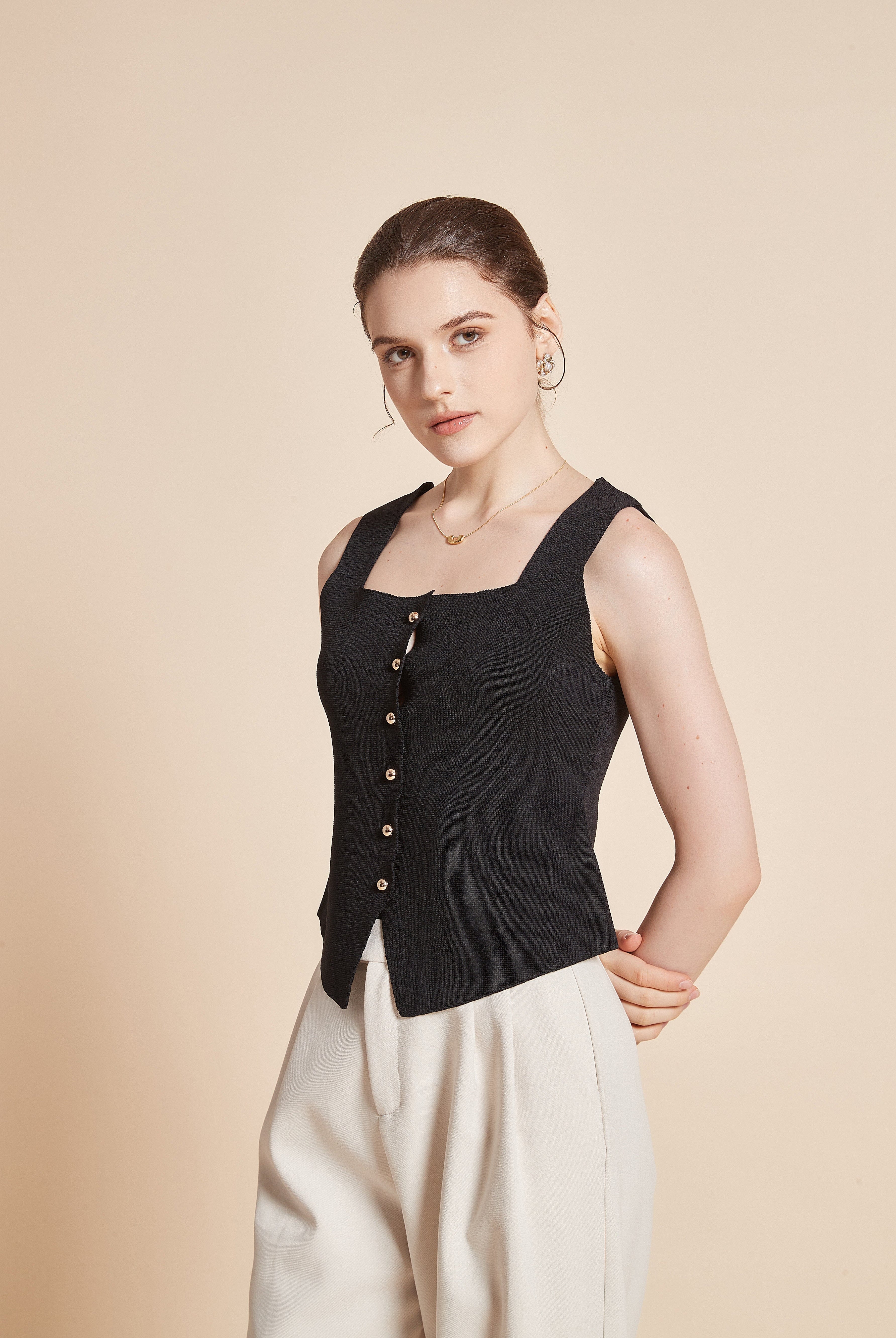 يولا بلوزة نسائية سادة كات بأزرار امامية