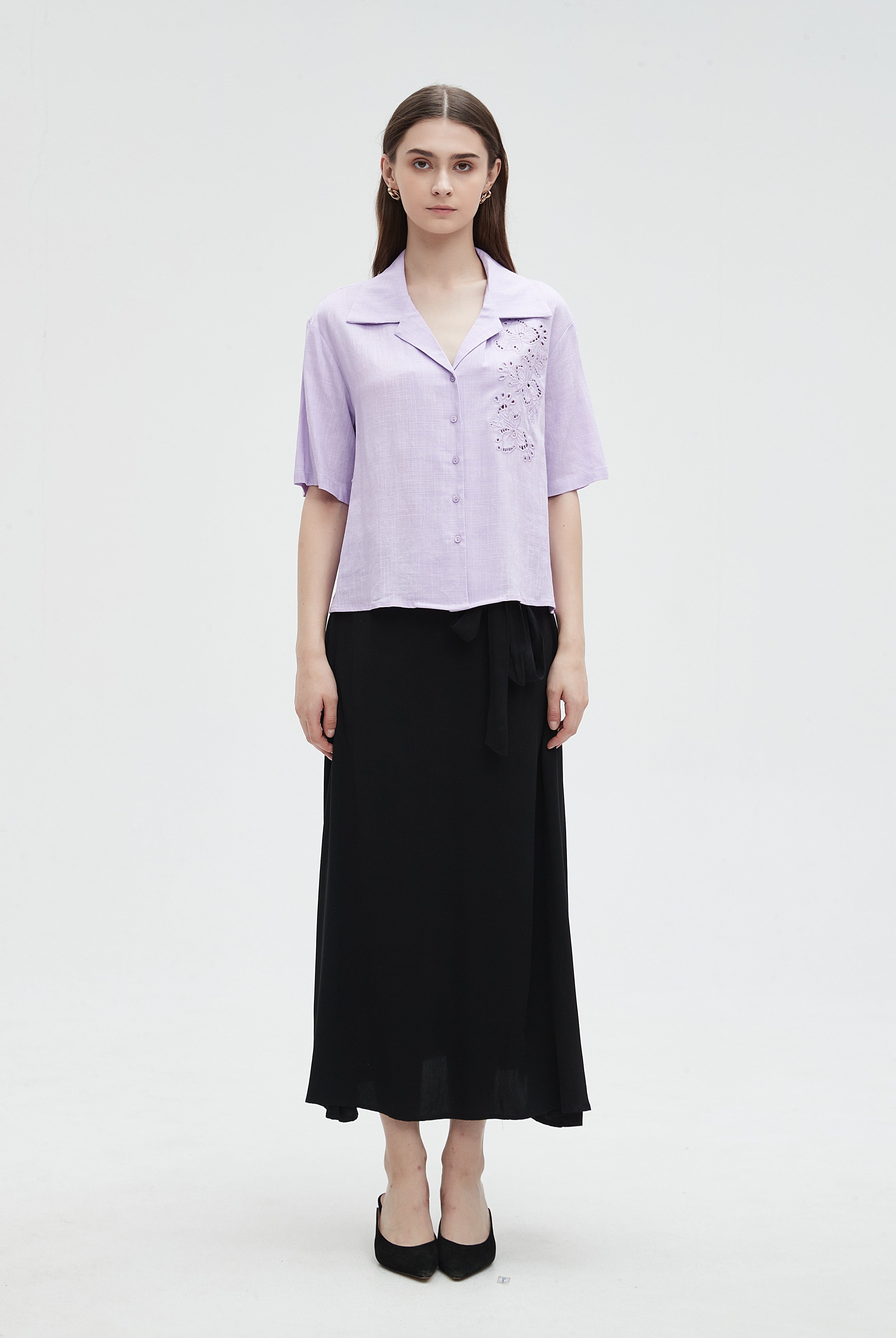 ميكا قميص مخرم من الجانب بأزرار أمامية نص كم نسائي