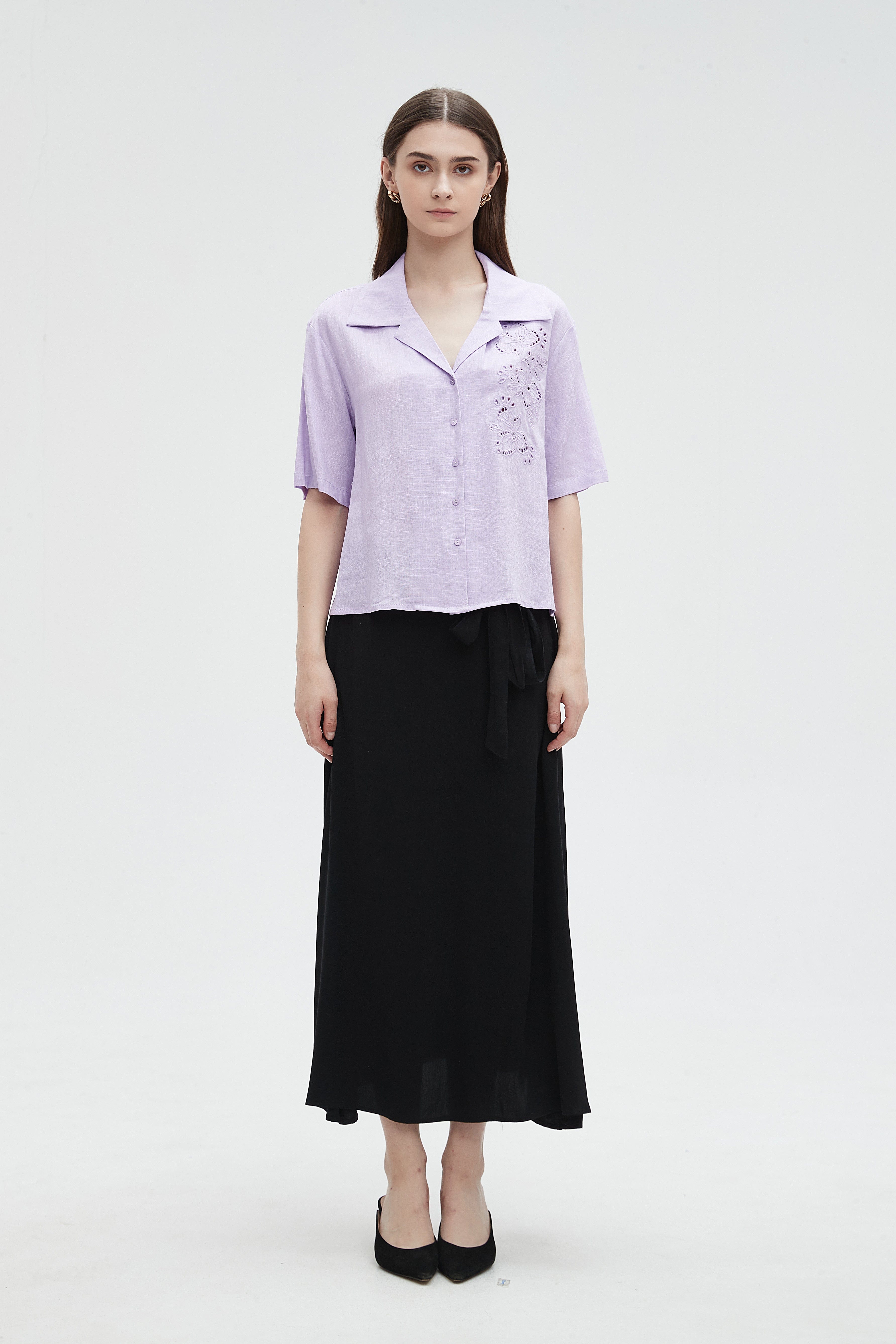 ميكا قميص مخرم من الجانب بأزرار أمامية نص كم نسائي