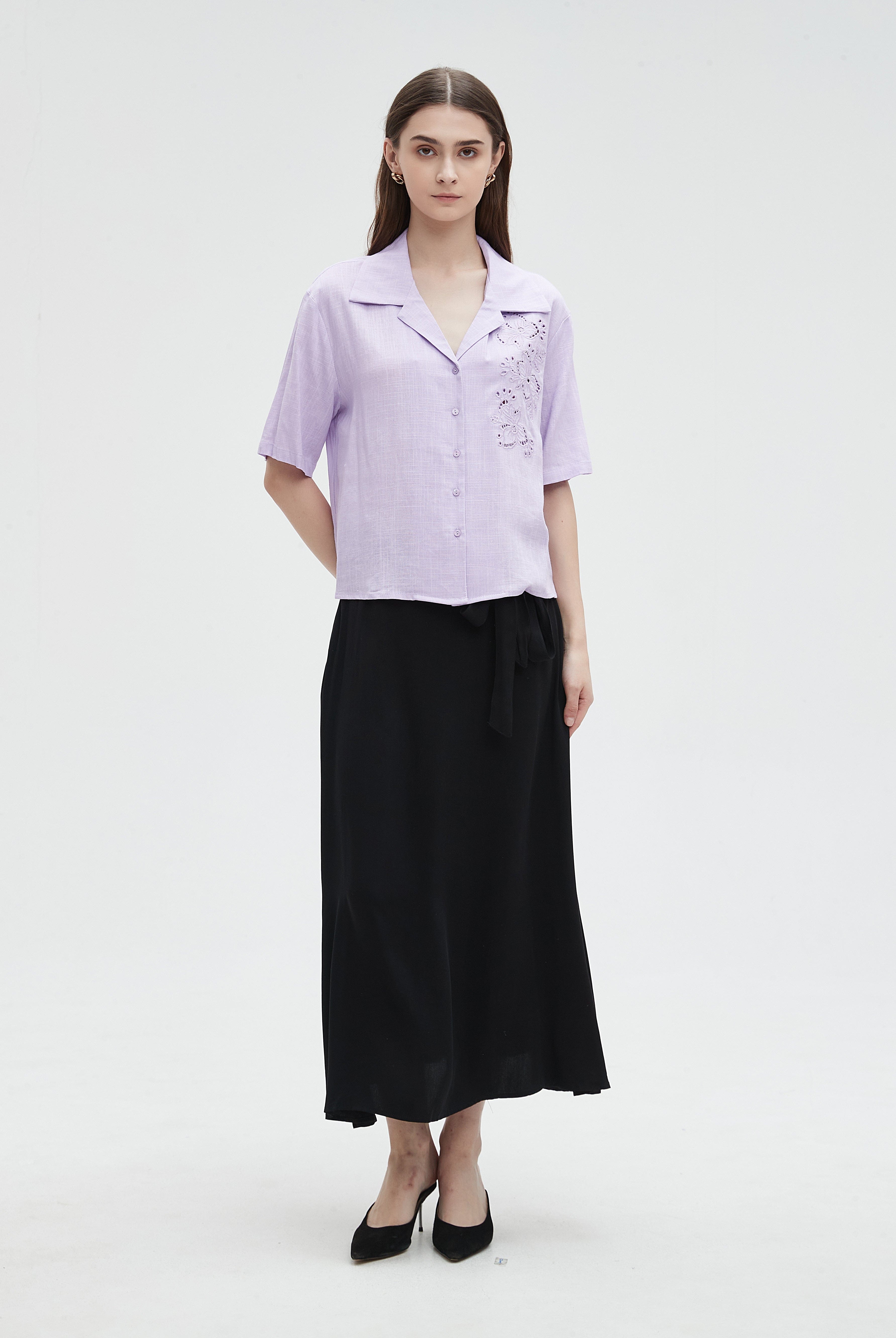 ميكا قميص مخرم من الجانب بأزرار أمامية نص كم نسائي