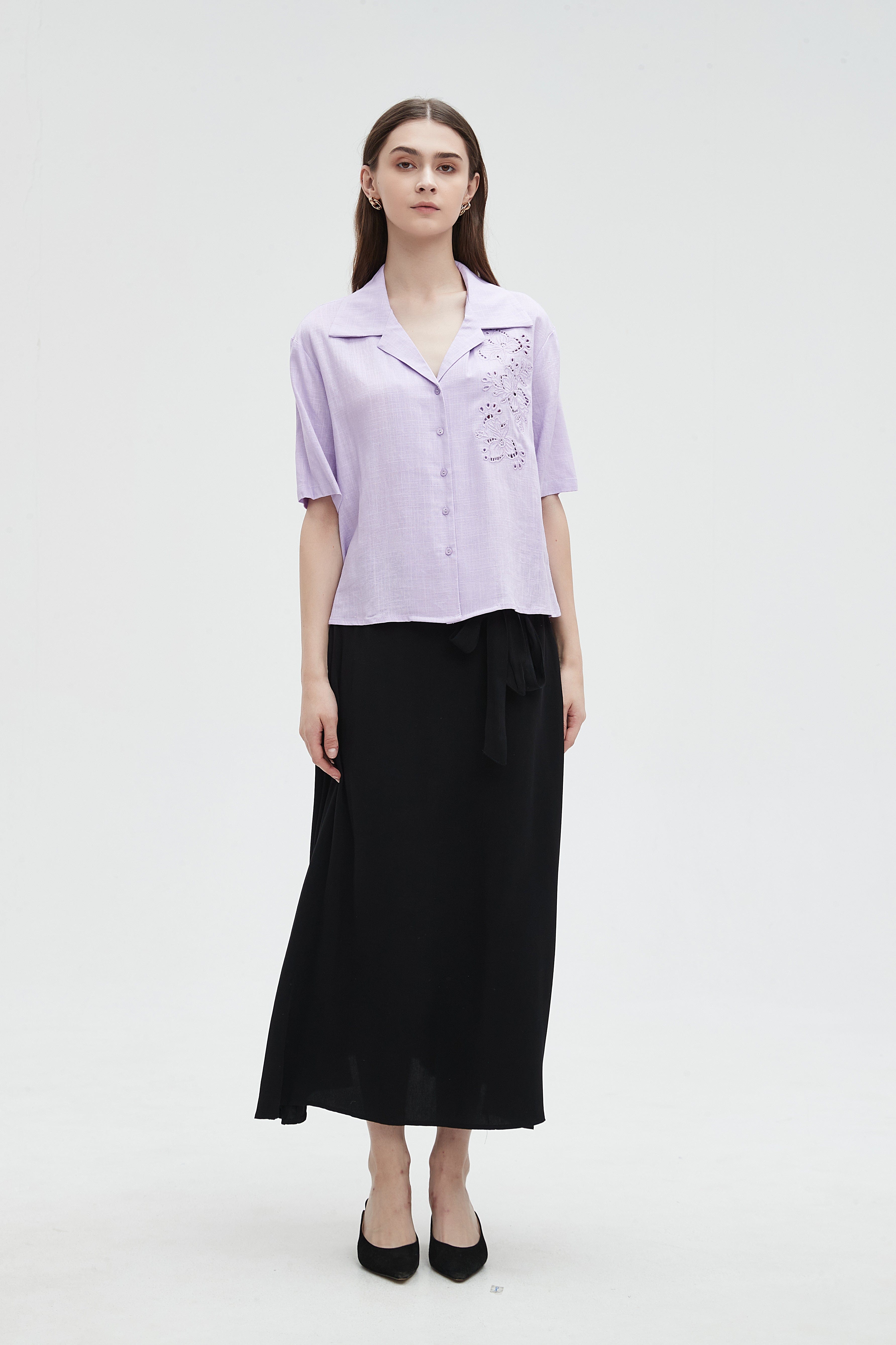 ميكا قميص مخرم من الجانب بأزرار أمامية نص كم نسائي