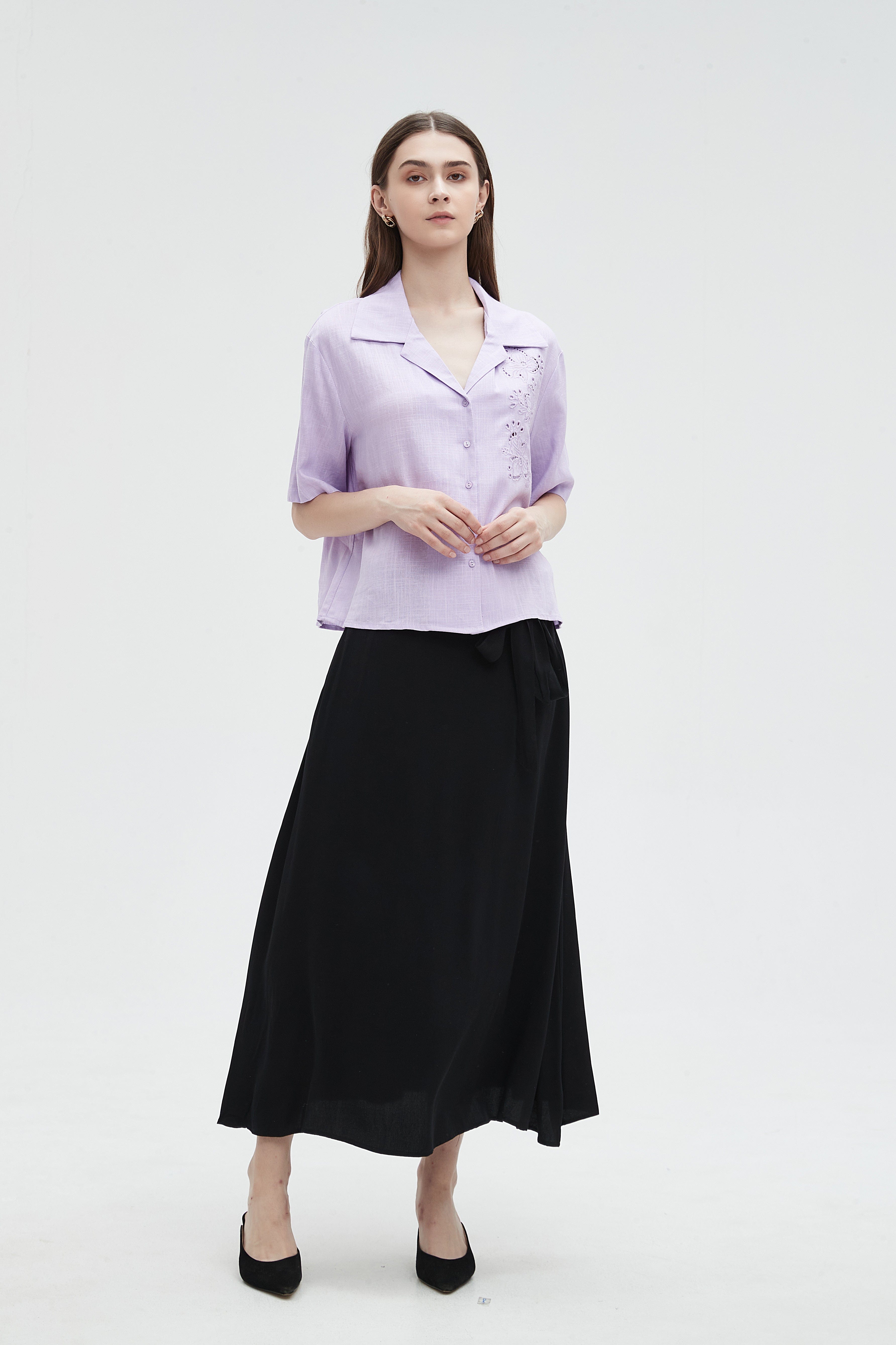 ميكا قميص مخرم من الجانب بأزرار أمامية نص كم نسائي