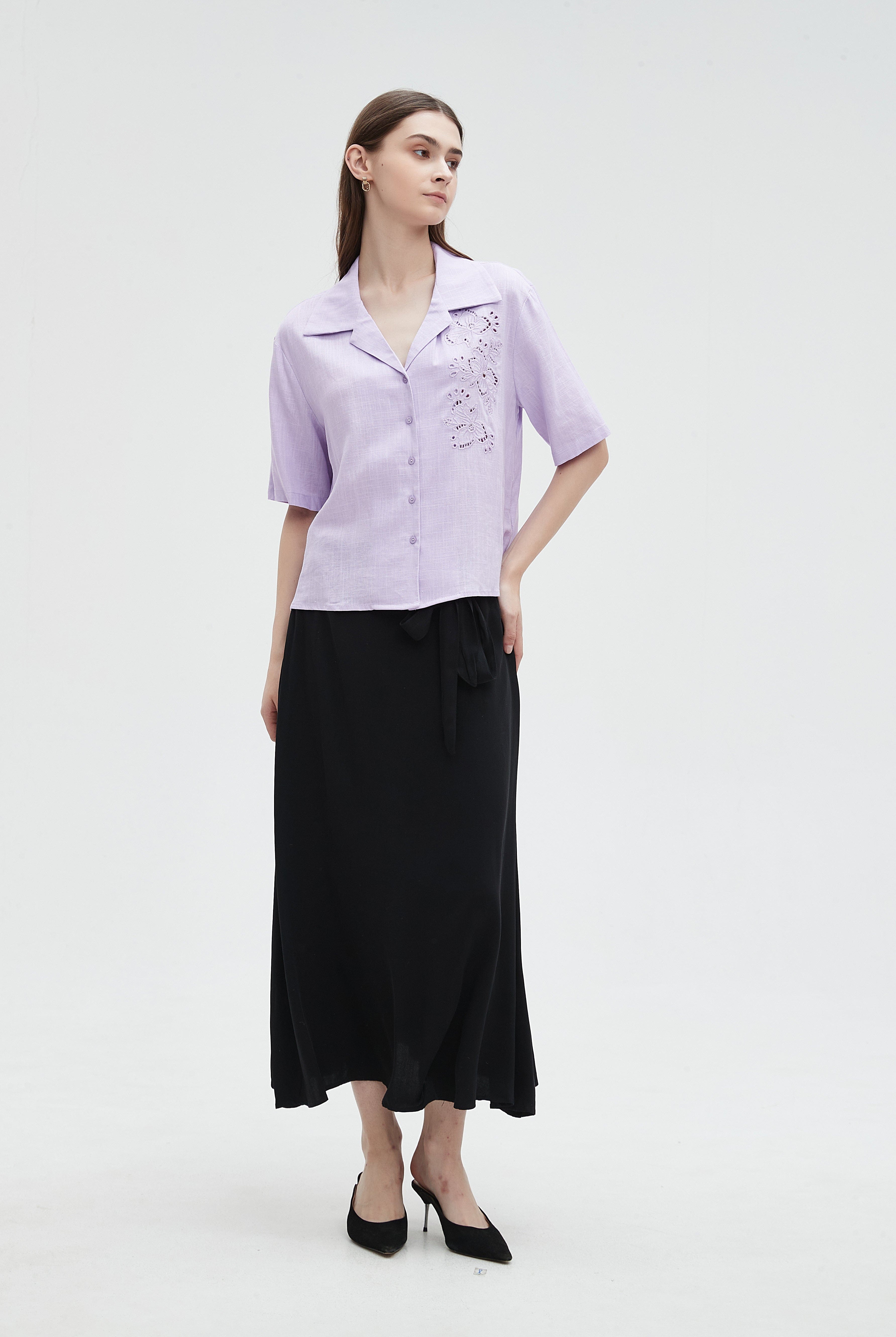 ميكا قميص مخرم من الجانب بأزرار أمامية نص كم نسائي