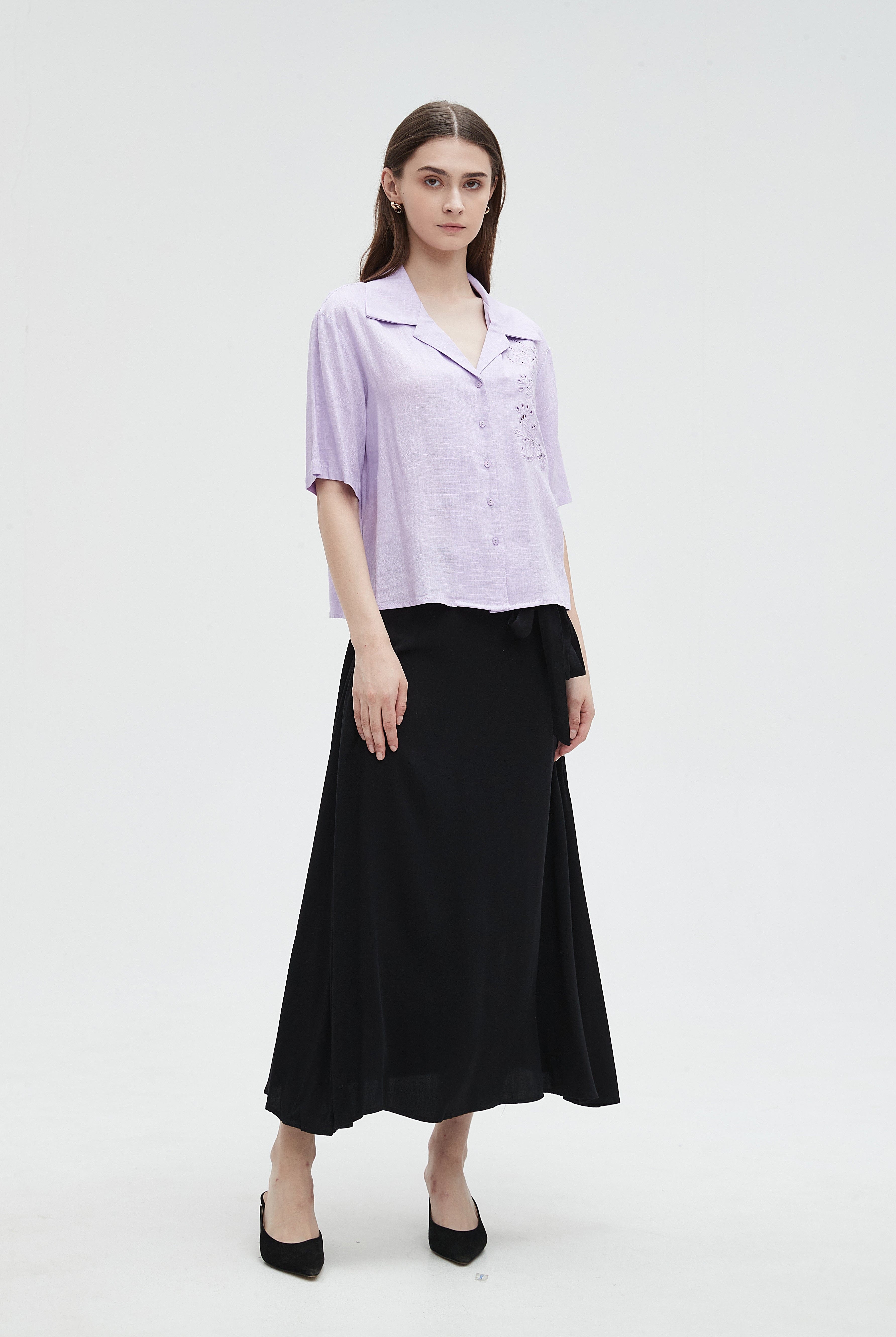 ميكا قميص مخرم من الجانب بأزرار أمامية نص كم نسائي