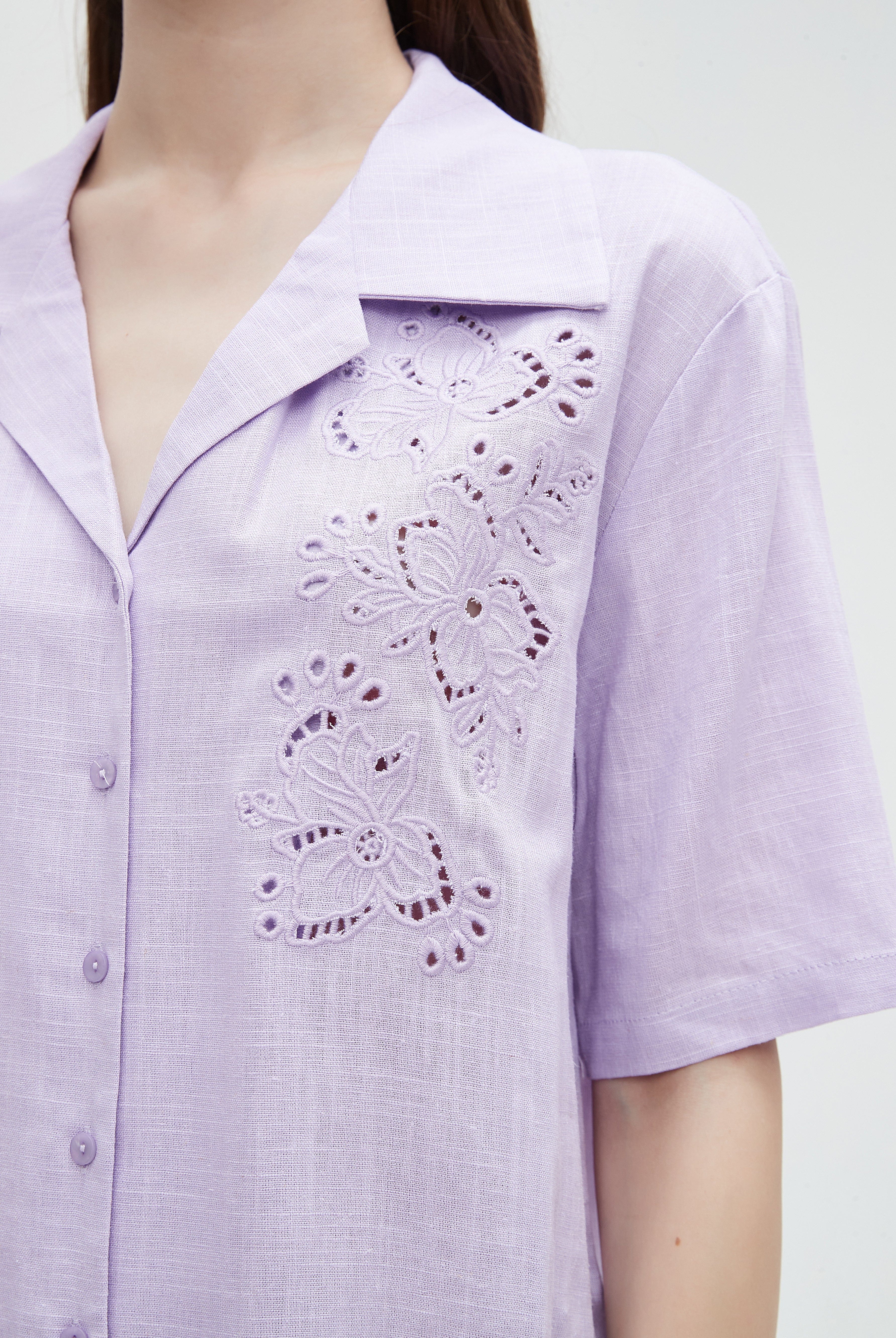 ميكا قميص مخرم من الجانب بأزرار أمامية نص كم نسائي