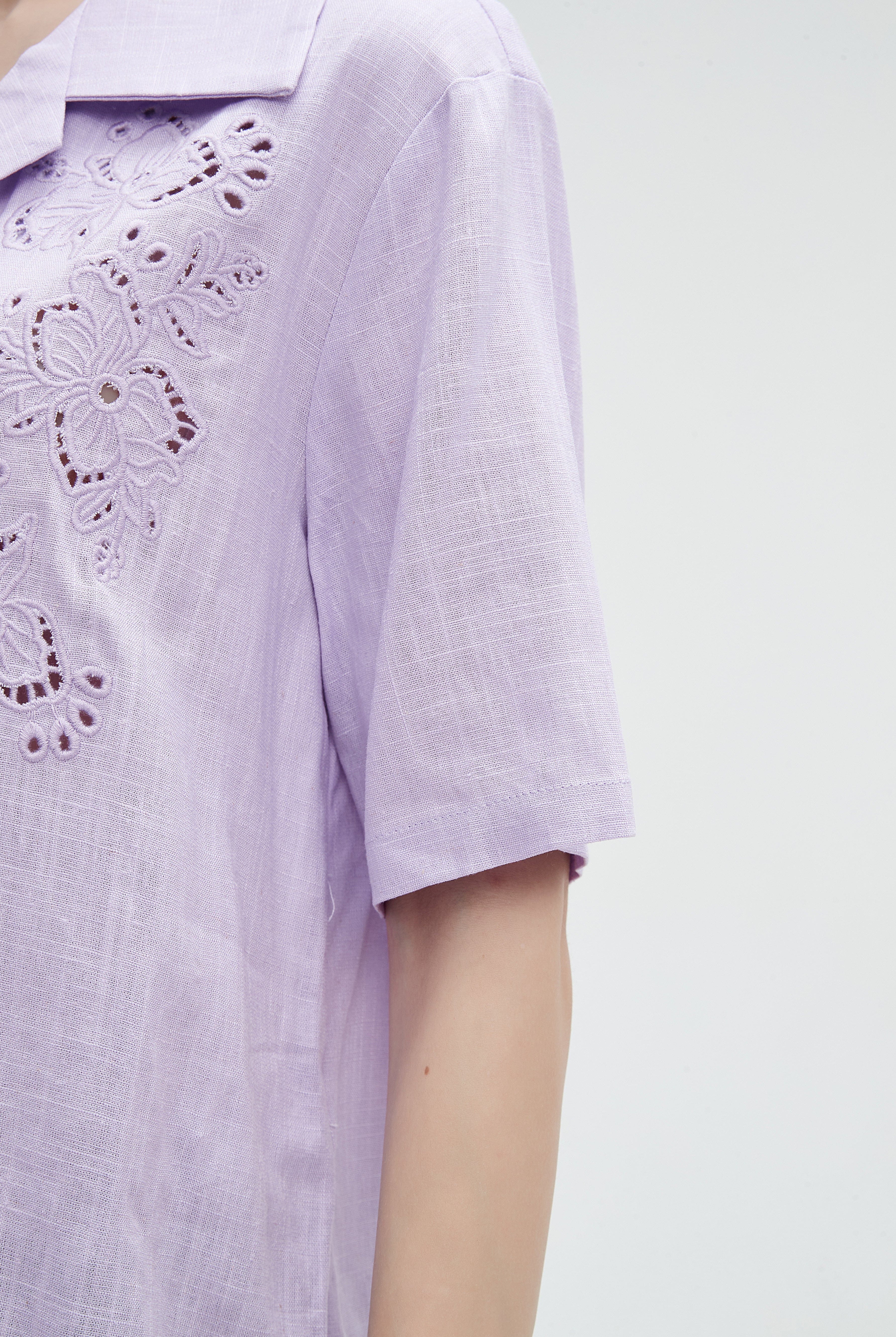 ميكا قميص مخرم من الجانب بأزرار أمامية نص كم نسائي