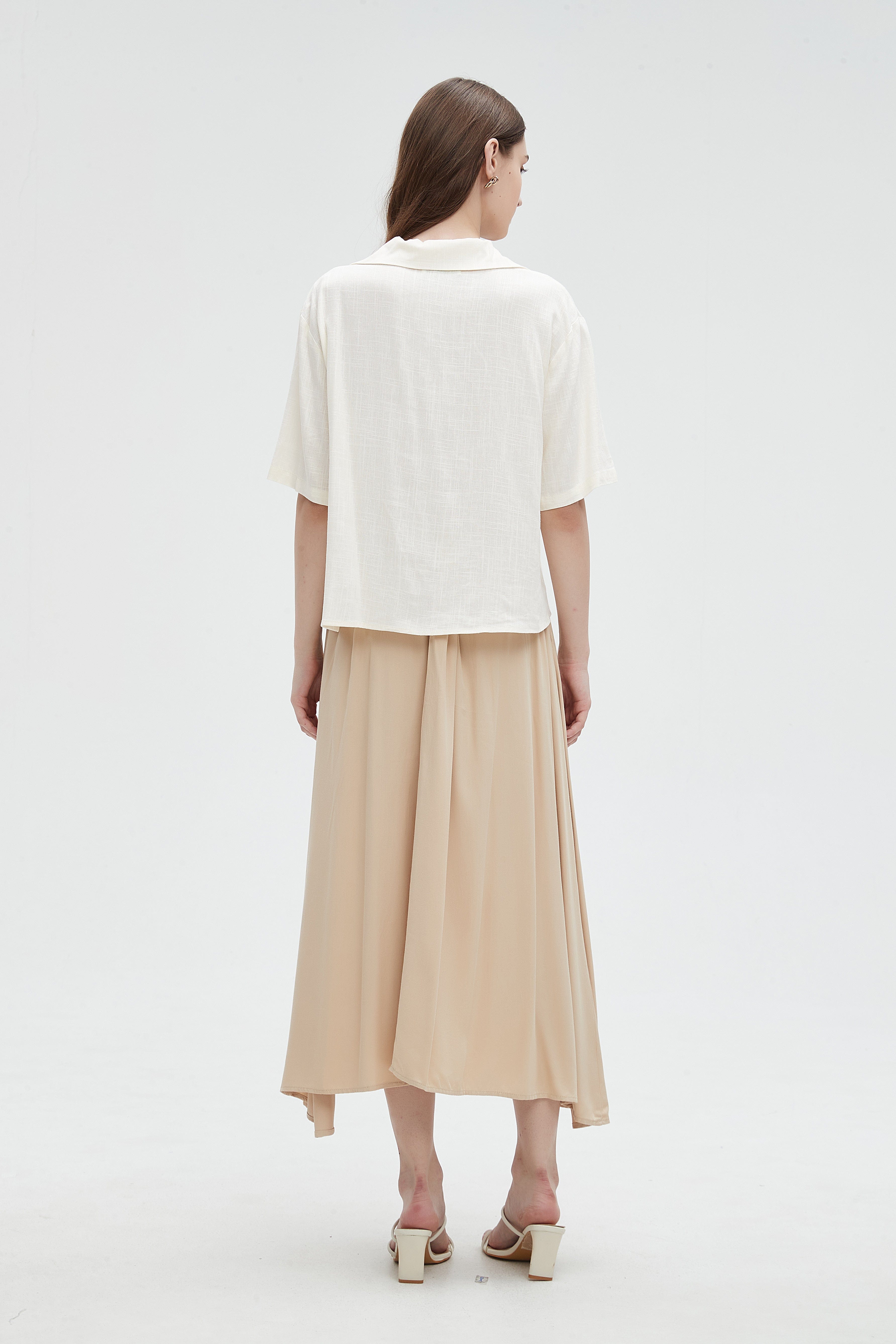 ميكا قميص مخرم من الجانب بأزرار أمامية نص كم نسائي