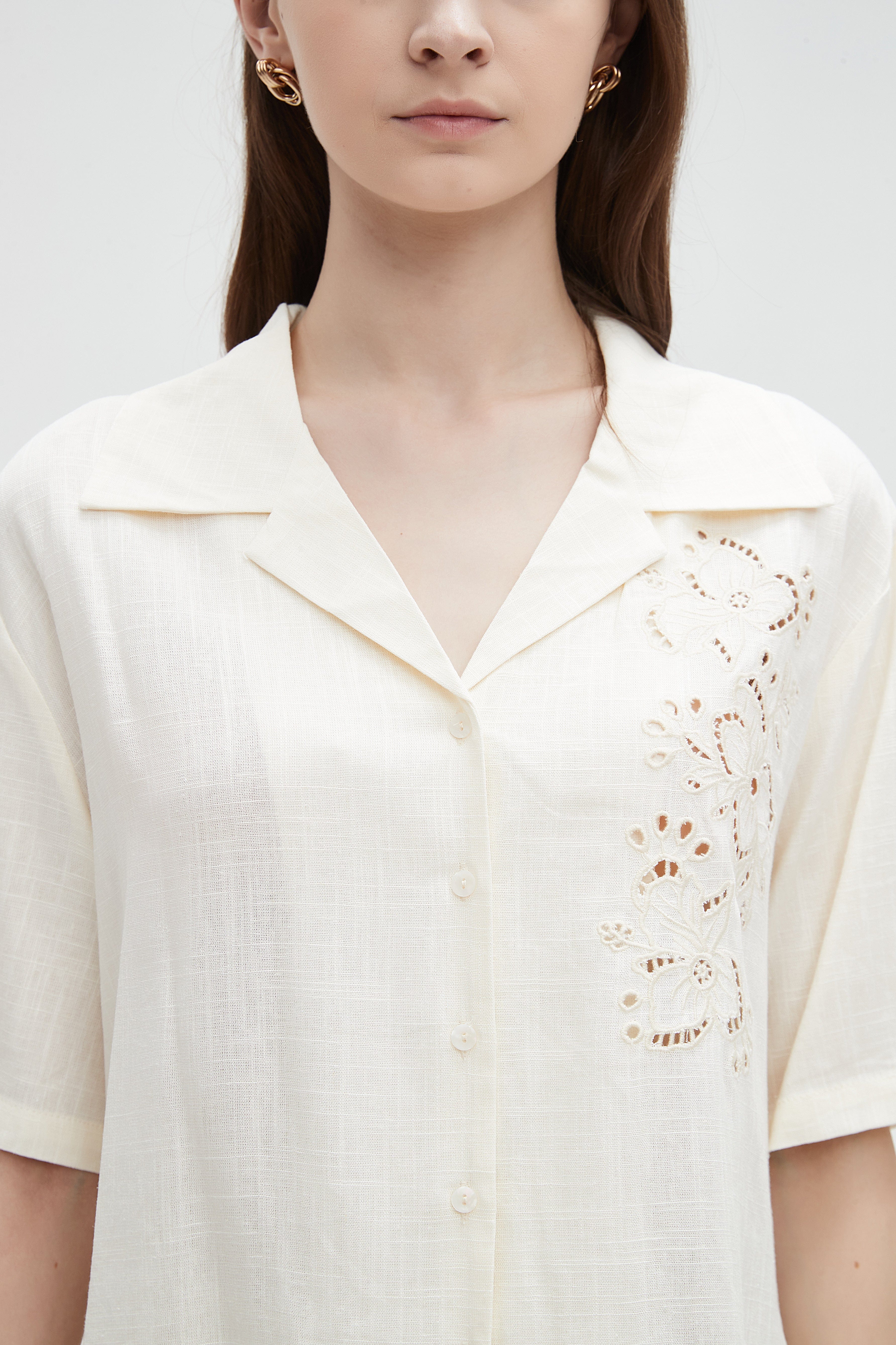 ميكا قميص مخرم من الجانب بأزرار أمامية نص كم نسائي