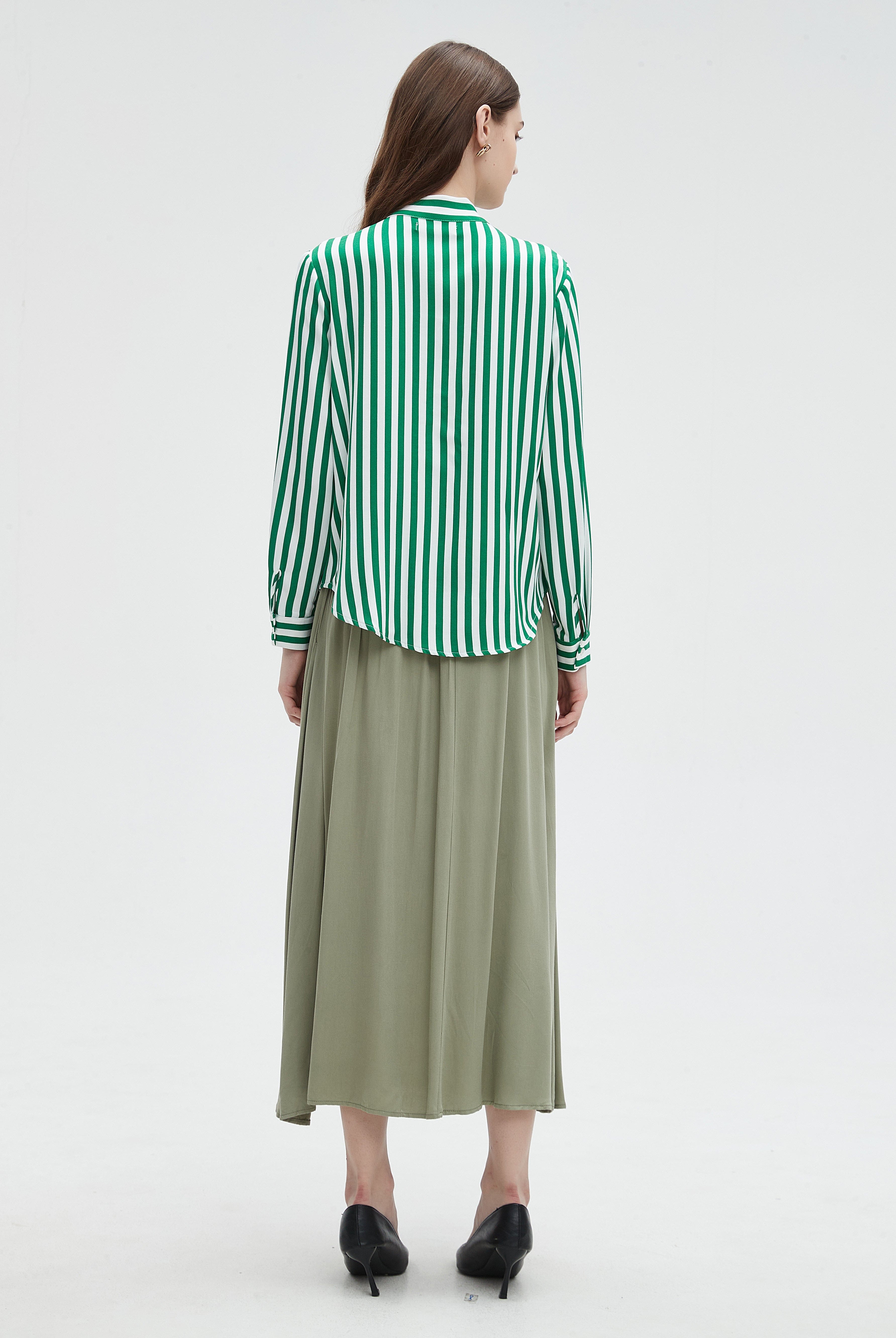 ميكا بلوزة مخططة بالطول بأزرار أمامية برباط على الرقبة نسائي