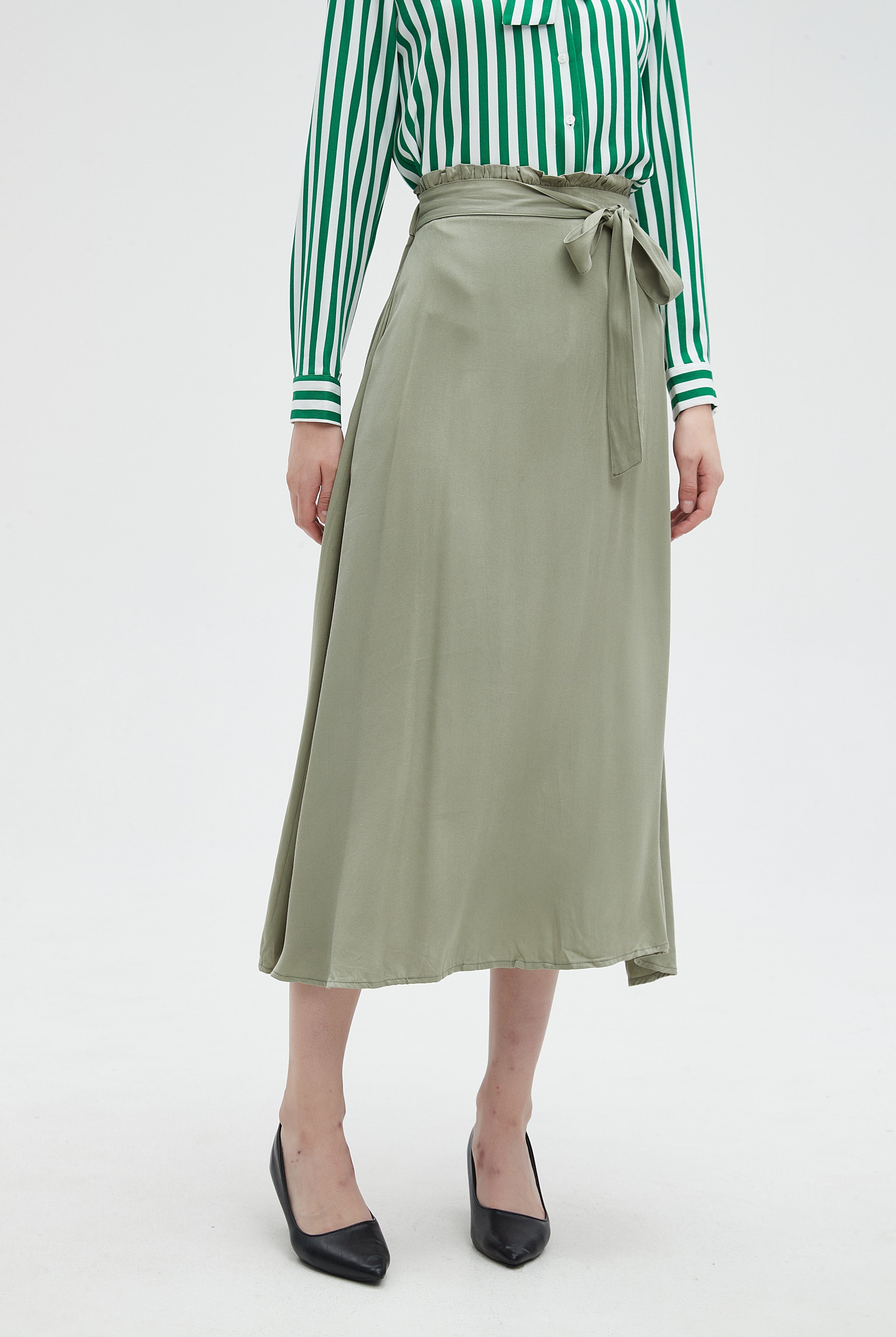 ميكا تنورة نسائية ميدي سادة برباط على الخصر